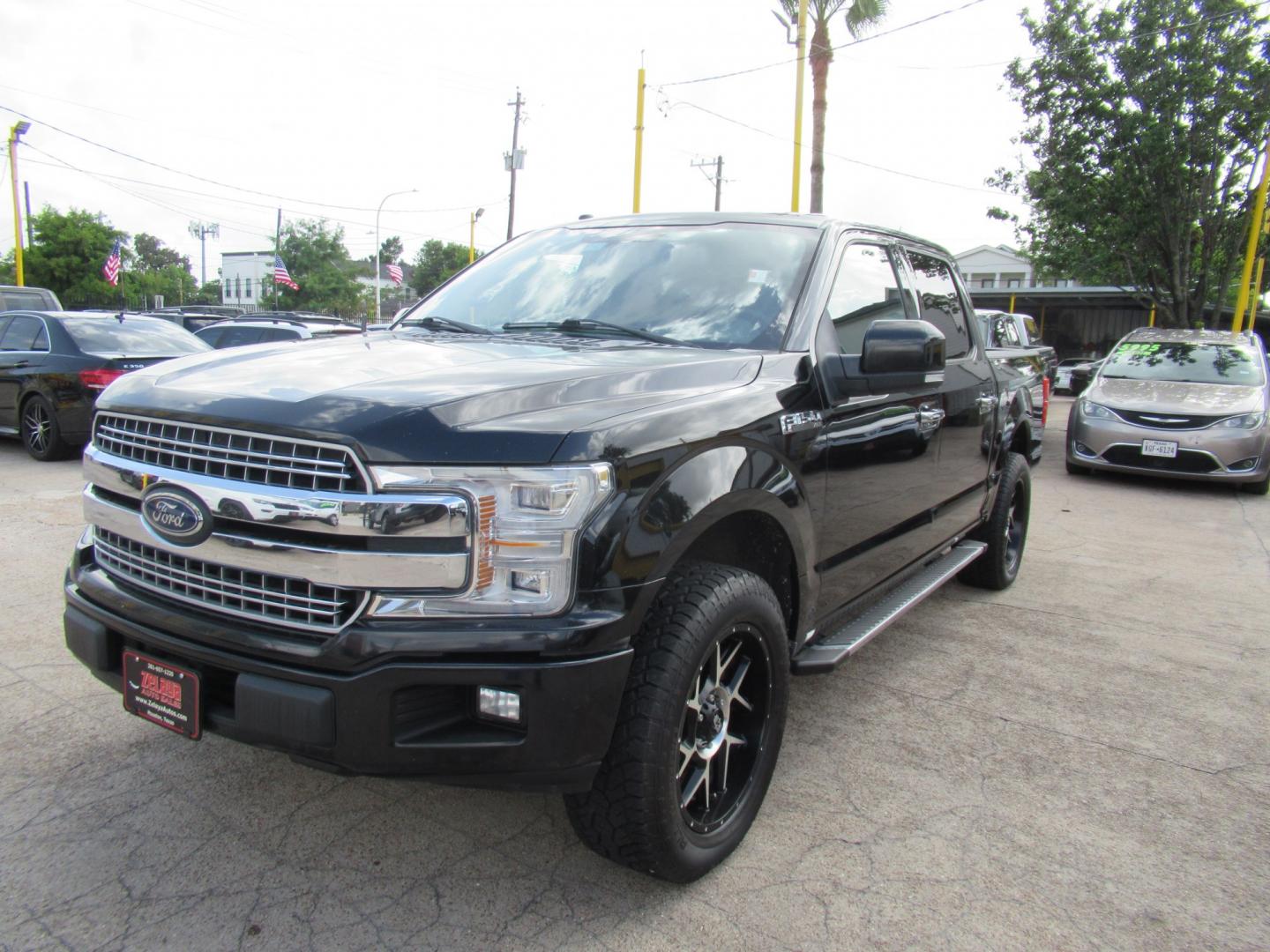 2018 Black /Gray Ford F-150 XLT SuperCrew 5.5-ft. Bed 2WD (1FTEW1CG1JK) with an 3.5L V6 TURBO engine, 6A transmission, located at 1511 North Shepherd Dr., Houston, TX, 77008, (281) 657-1221, 29.798361, -95.412560 - 2018 Ford F-150 XLT 129,418 mi VIN: 1FTEW1CG1JKF55757 Vehicle Details Crew Pickup 3.5L V6 F DOHC 24VGasoline Rear wheel drive- Photo#23