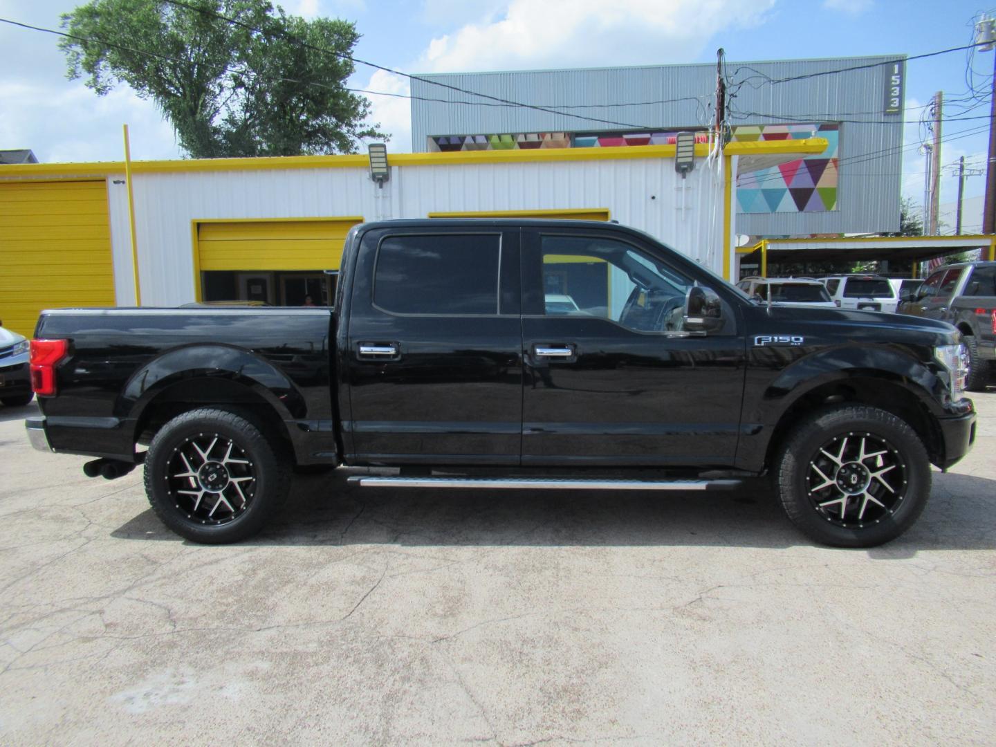 2018 Black /Gray Ford F-150 XLT SuperCrew 5.5-ft. Bed 2WD (1FTEW1CG1JK) with an 3.5L V6 TURBO engine, 6A transmission, located at 1511 North Shepherd Dr., Houston, TX, 77008, (281) 657-1221, 29.798361, -95.412560 - 2018 Ford F-150 XLT 129,418 mi VIN: 1FTEW1CG1JKF55757 Vehicle Details Crew Pickup 3.5L V6 F DOHC 24VGasoline Rear wheel drive- Photo#24