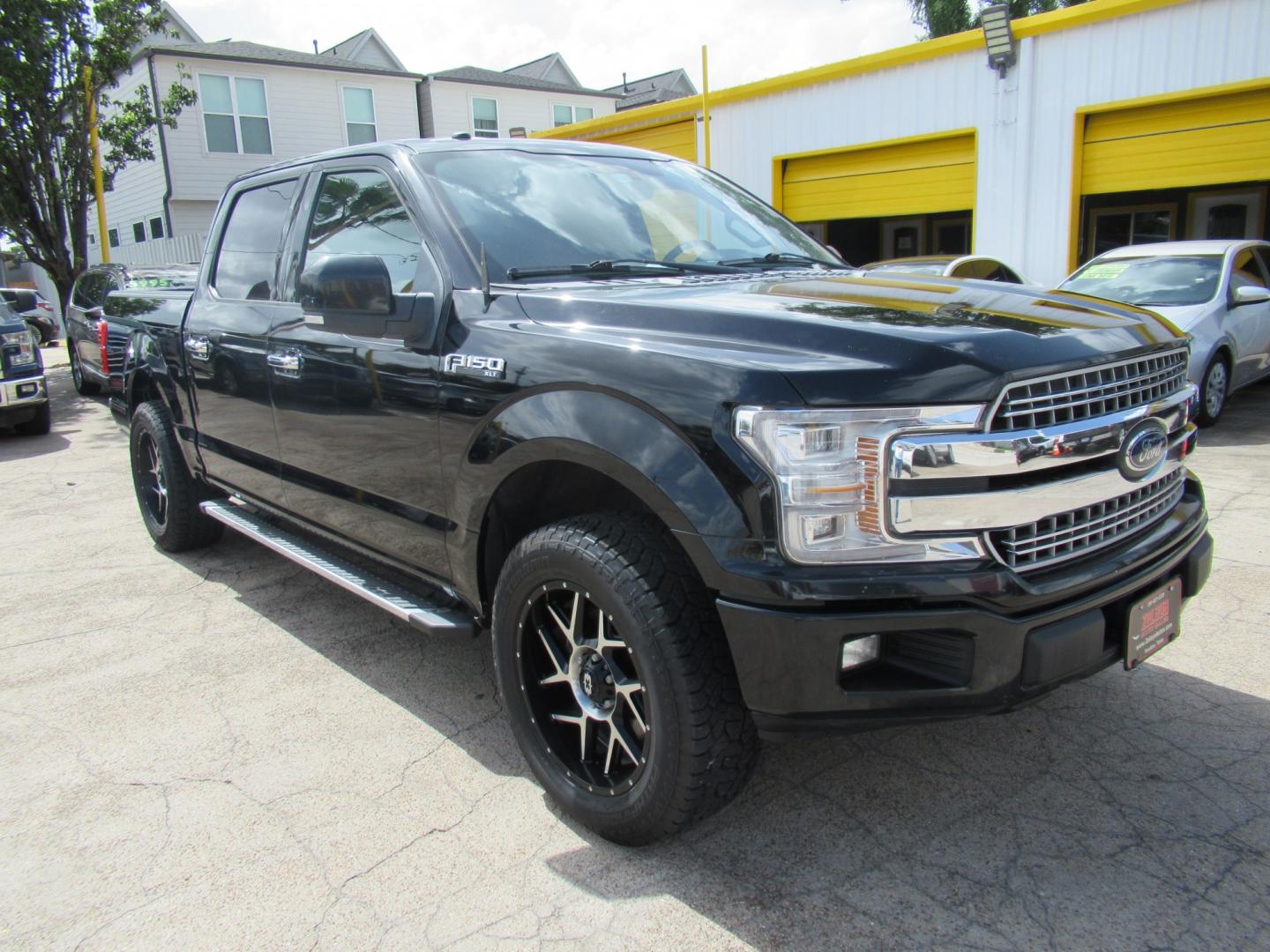 2018 Black /Gray Ford F-150 XLT SuperCrew 5.5-ft. Bed 2WD (1FTEW1CG1JK) with an 3.5L V6 TURBO engine, 6A transmission, located at 1511 North Shepherd Dr., Houston, TX, 77008, (281) 657-1221, 29.798361, -95.412560 - 2018 Ford F-150 XLT 129,418 mi VIN: 1FTEW1CG1JKF55757 Vehicle Details Crew Pickup 3.5L V6 F DOHC 24VGasoline Rear wheel drive- Photo#25