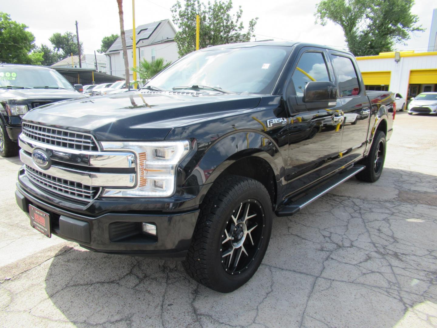 2018 Black /Gray Ford F-150 XLT SuperCrew 5.5-ft. Bed 2WD (1FTEW1CG1JK) with an 3.5L V6 TURBO engine, 6A transmission, located at 1511 North Shepherd Dr., Houston, TX, 77008, (281) 657-1221, 29.798361, -95.412560 - 2018 Ford F-150 XLT 129,418 mi VIN: 1FTEW1CG1JKF55757 Vehicle Details Crew Pickup 3.5L V6 F DOHC 24VGasoline Rear wheel drive- Photo#31