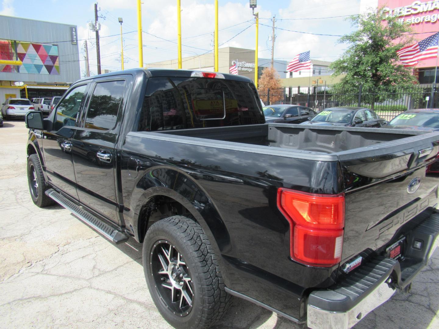 2018 Black /Gray Ford F-150 XLT SuperCrew 5.5-ft. Bed 2WD (1FTEW1CG1JK) with an 3.5L V6 TURBO engine, 6A transmission, located at 1511 North Shepherd Dr., Houston, TX, 77008, (281) 657-1221, 29.798361, -95.412560 - 2018 Ford F-150 XLT 129,418 mi VIN: 1FTEW1CG1JKF55757 Vehicle Details Crew Pickup 3.5L V6 F DOHC 24VGasoline Rear wheel drive- Photo#35