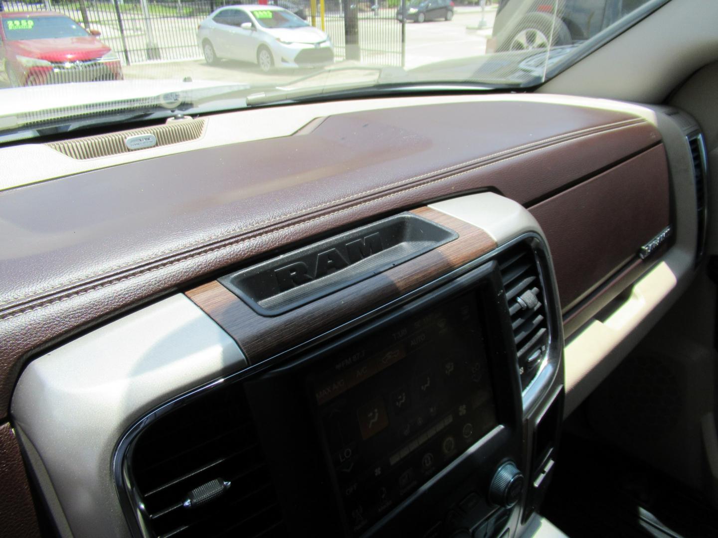 2015 White /Brown RAM 1500 Laramie Crew Cab SWB 4WD (1C6RR7NT9FS) with an 5.7L V8 OHV 16V engine, 6-Speed Automatic transmission, located at 1511 North Shepherd Dr., Houston, TX, 77008, (281) 657-1221, 29.798361, -95.412560 - 2015 Ram 1500 Laramie 145,729 miles VIN: 1C6RR7NT9FS513258 Vehicle Details Crew Pickup 5.7L V8 F OHV 16V Gasoline Rear wheel drive w/ 4X4- Photo#5