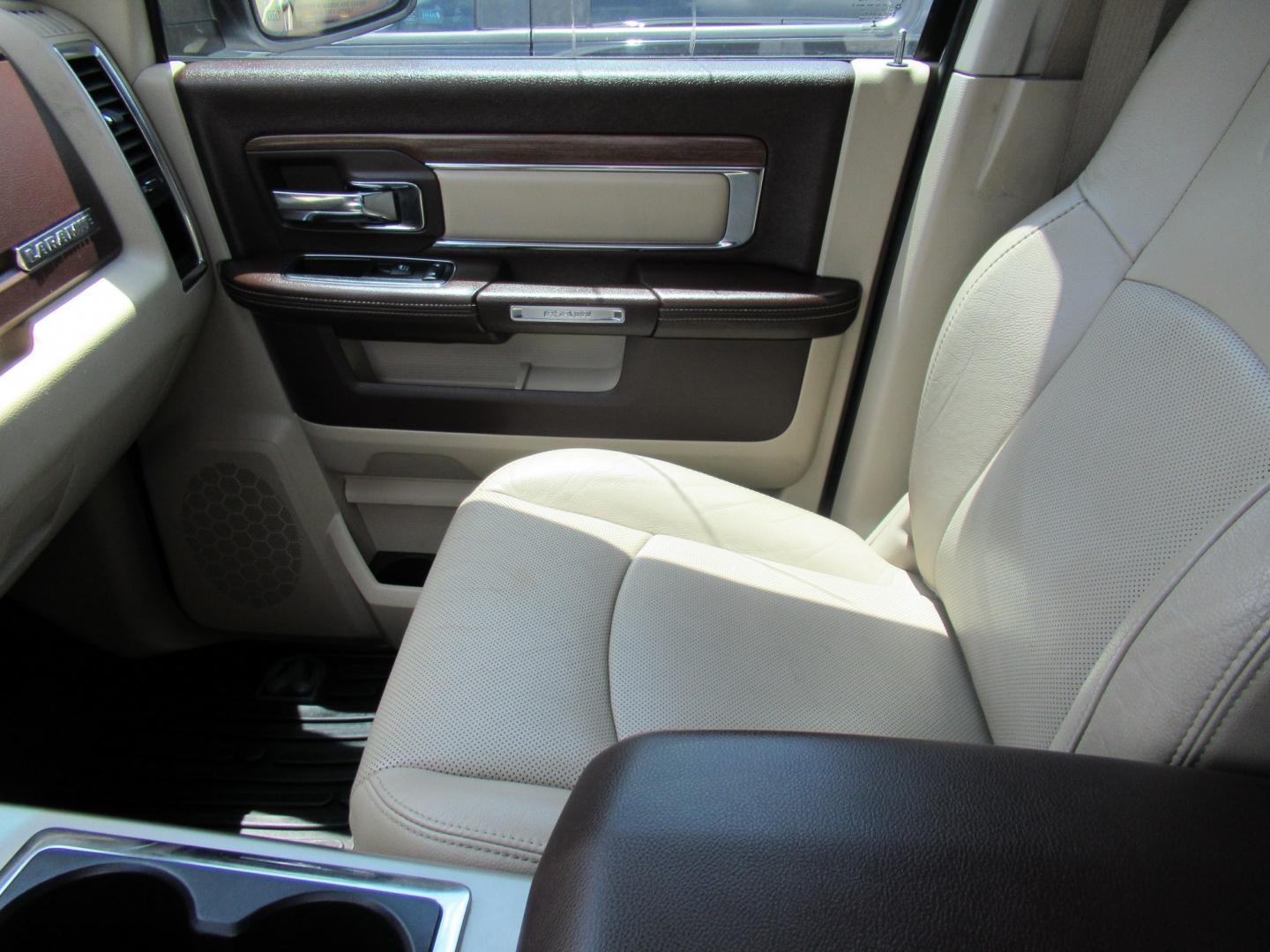 2015 White /Brown RAM 1500 Laramie Crew Cab SWB 4WD (1C6RR7NT9FS) with an 5.7L V8 OHV 16V engine, 6-Speed Automatic transmission, located at 1511 North Shepherd Dr., Houston, TX, 77008, (281) 657-1221, 29.798361, -95.412560 - 2015 Ram 1500 Laramie 145,729 miles VIN: 1C6RR7NT9FS513258 Vehicle Details Crew Pickup 5.7L V8 F OHV 16V Gasoline Rear wheel drive w/ 4X4- Photo#7