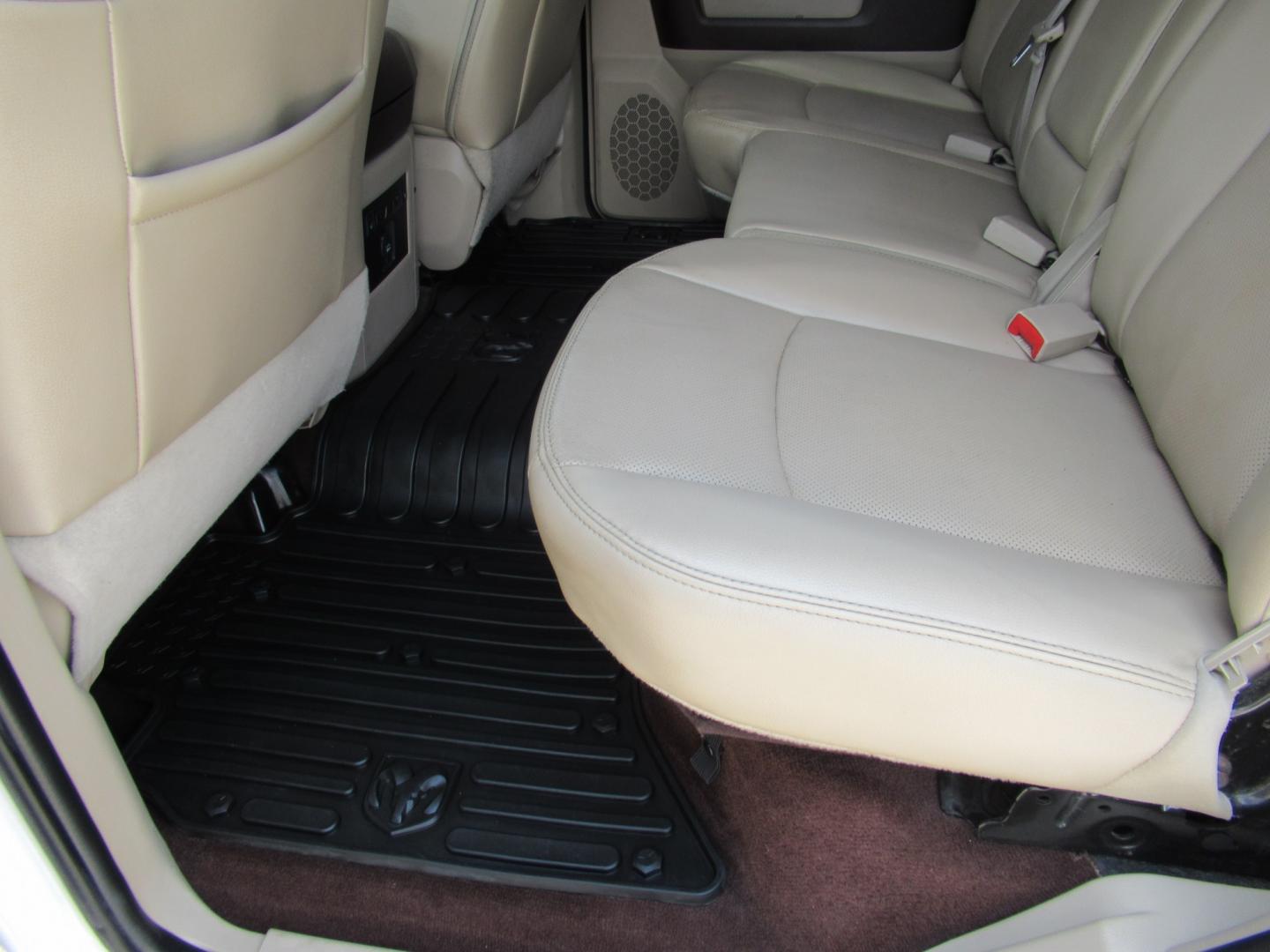 2015 White /Brown RAM 1500 Laramie Crew Cab SWB 4WD (1C6RR7NT9FS) with an 5.7L V8 OHV 16V engine, 6-Speed Automatic transmission, located at 1511 North Shepherd Dr., Houston, TX, 77008, (281) 657-1221, 29.798361, -95.412560 - 2015 Ram 1500 Laramie 145,729 miles VIN: 1C6RR7NT9FS513258 Vehicle Details Crew Pickup 5.7L V8 F OHV 16V Gasoline Rear wheel drive w/ 4X4- Photo#10