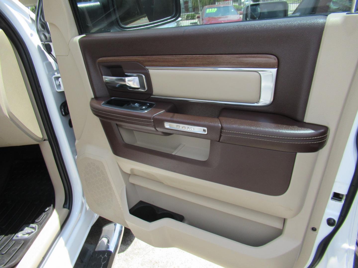 2015 White /Brown RAM 1500 Laramie Crew Cab SWB 4WD (1C6RR7NT9FS) with an 5.7L V8 OHV 16V engine, 6-Speed Automatic transmission, located at 1511 North Shepherd Dr., Houston, TX, 77008, (281) 657-1221, 29.798361, -95.412560 - 2015 Ram 1500 Laramie 145,729 miles VIN: 1C6RR7NT9FS513258 Vehicle Details Crew Pickup 5.7L V8 F OHV 16V Gasoline Rear wheel drive w/ 4X4- Photo#18
