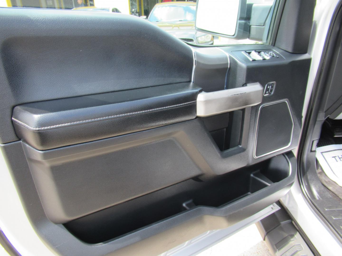 2015 Silver /Black Ford F-150 XLT SuperCrew 6.5-ft. Bed 4WD (1FTEW1EF0FF) with an 5.0L V8 engine, 6-Speed Automatic transmission, located at 1511 North Shepherd Dr., Houston, TX, 77008, (281) 657-1221, 29.798361, -95.412560 - 2015 Ford F-150 Lariat 130,833 miles VIN: 1FTEW1EF0FFA96810 Vehicle Details Crew Pickup 5.0L V8 F DOHC 32V Gasoline Rear wheel drive w/ 4X4- Photo#9