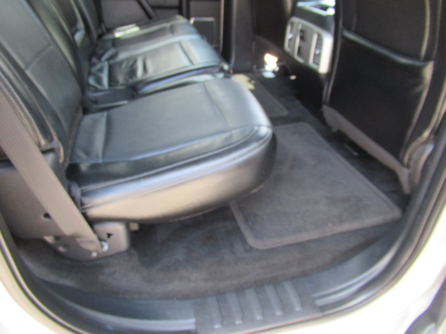 2015 Silver /Black Ford F-150 XLT SuperCrew 6.5-ft. Bed 4WD (1FTEW1EF0FF) with an 5.0L V8 engine, 6-Speed Automatic transmission, located at 1511 North Shepherd Dr., Houston, TX, 77008, (281) 657-1221, 29.798361, -95.412560 - 2015 Ford F-150 Lariat 130,833 miles VIN: 1FTEW1EF0FFA96810 Vehicle Details Crew Pickup 5.0L V8 F DOHC 32V Gasoline Rear wheel drive w/ 4X4- Photo#15