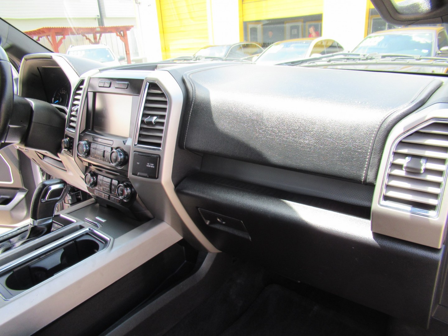2015 Silver /Black Ford F-150 XLT SuperCrew 6.5-ft. Bed 4WD (1FTEW1EF0FF) with an 5.0L V8 engine, 6-Speed Automatic transmission, located at 1511 North Shepherd Dr., Houston, TX, 77008, (281) 657-1221, 29.798361, -95.412560 - 2015 Ford F-150 Lariat 130,833 miles VIN: 1FTEW1EF0FFA96810 Vehicle Details Crew Pickup 5.0L V8 F DOHC 32V Gasoline Rear wheel drive w/ 4X4- Photo#21