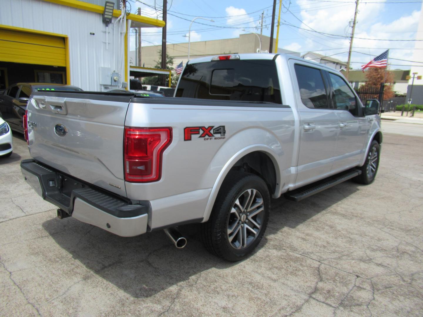 2015 Silver /Black Ford F-150 XLT SuperCrew 6.5-ft. Bed 4WD (1FTEW1EF0FF) with an 5.0L V8 engine, 6-Speed Automatic transmission, located at 1511 North Shepherd Dr., Houston, TX, 77008, (281) 657-1221, 29.798361, -95.412560 - 2015 Ford F-150 Lariat 130,833 miles VIN: 1FTEW1EF0FFA96810 Vehicle Details Crew Pickup 5.0L V8 F DOHC 32V Gasoline Rear wheel drive w/ 4X4- Photo#33