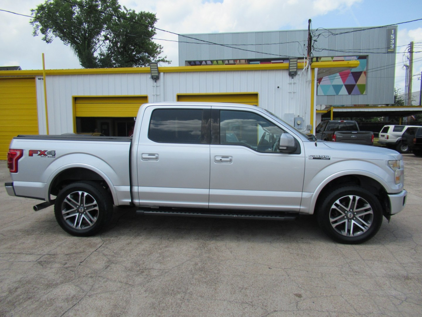 2015 Silver /Black Ford F-150 XLT SuperCrew 6.5-ft. Bed 4WD (1FTEW1EF0FF) with an 5.0L V8 engine, 6-Speed Automatic transmission, located at 1511 North Shepherd Dr., Houston, TX, 77008, (281) 657-1221, 29.798361, -95.412560 - 2015 Ford F-150 Lariat 130,833 miles VIN: 1FTEW1EF0FFA96810 Vehicle Details Crew Pickup 5.0L V8 F DOHC 32V Gasoline Rear wheel drive w/ 4X4- Photo#35