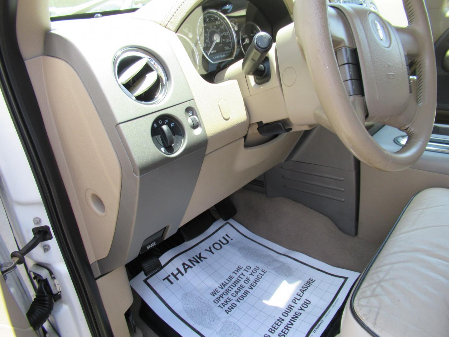 2008 White /Tan Lincoln Mark LT 2WD (5LTPW16518F) with an 5.4L V8 SOHC 24V engine, 4A transmission, located at 1511 North Shepherd Dr., Houston, TX, 77008, (281) 657-1221, 29.798361, -95.412560 - 2008 Lincoln Mark LT 219,705 miles VIN: 5LTPW16518FJ04007 Vehicle Details Crew Pickup 5.4L V8 F SOHC 3V Gasoline Rear wheel drive- Photo#10
