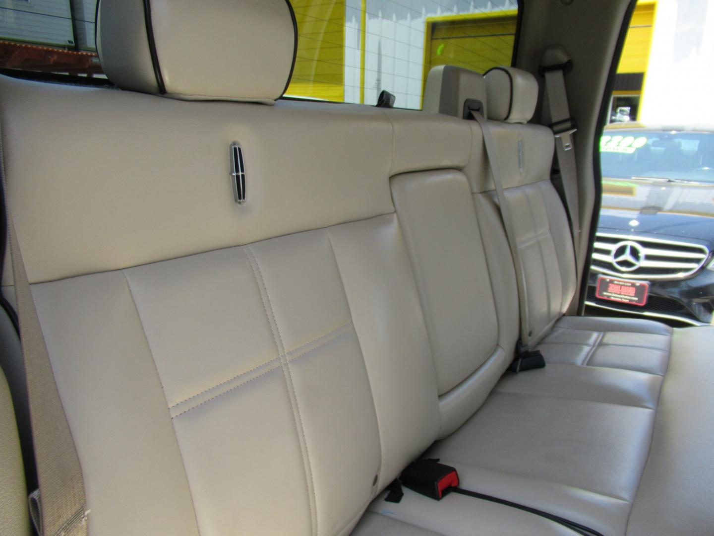 2008 White /Tan Lincoln Mark LT 2WD (5LTPW16518F) with an 5.4L V8 SOHC 24V engine, 4A transmission, located at 1511 North Shepherd Dr., Houston, TX, 77008, (281) 657-1221, 29.798361, -95.412560 - 2008 Lincoln Mark LT 219,705 miles VIN: 5LTPW16518FJ04007 Vehicle Details Crew Pickup 5.4L V8 F SOHC 3V Gasoline Rear wheel drive- Photo#14