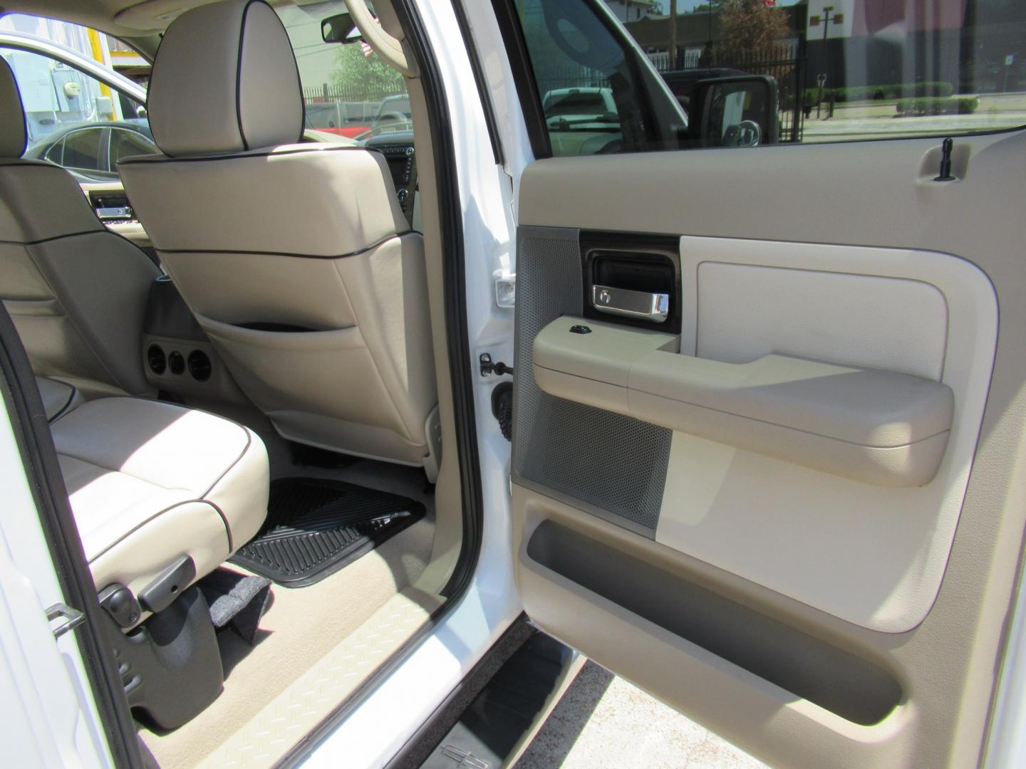 2008 White /Tan Lincoln Mark LT 2WD (5LTPW16518F) with an 5.4L V8 SOHC 24V engine, 4A transmission, located at 1511 North Shepherd Dr., Houston, TX, 77008, (281) 657-1221, 29.798361, -95.412560 - 2008 Lincoln Mark LT 219,705 miles VIN: 5LTPW16518FJ04007 Vehicle Details Crew Pickup 5.4L V8 F SOHC 3V Gasoline Rear wheel drive- Photo#15
