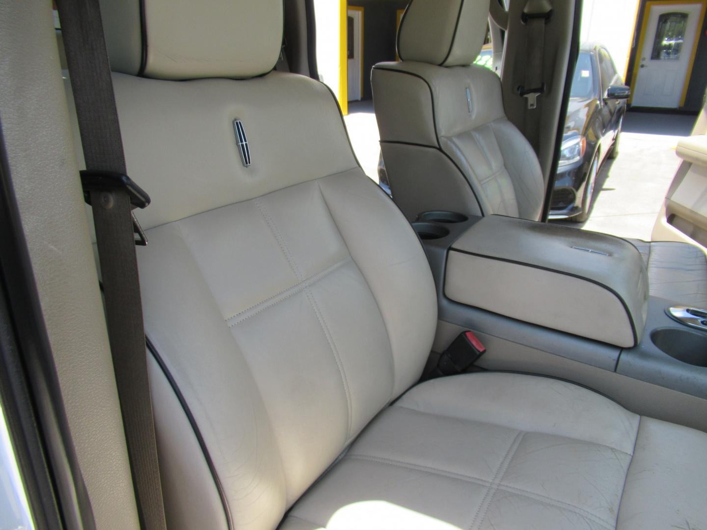 2008 White /Tan Lincoln Mark LT 2WD (5LTPW16518F) with an 5.4L V8 SOHC 24V engine, 4A transmission, located at 1511 North Shepherd Dr., Houston, TX, 77008, (281) 657-1221, 29.798361, -95.412560 - 2008 Lincoln Mark LT 219,705 miles VIN: 5LTPW16518FJ04007 Vehicle Details Crew Pickup 5.4L V8 F SOHC 3V Gasoline Rear wheel drive- Photo#16