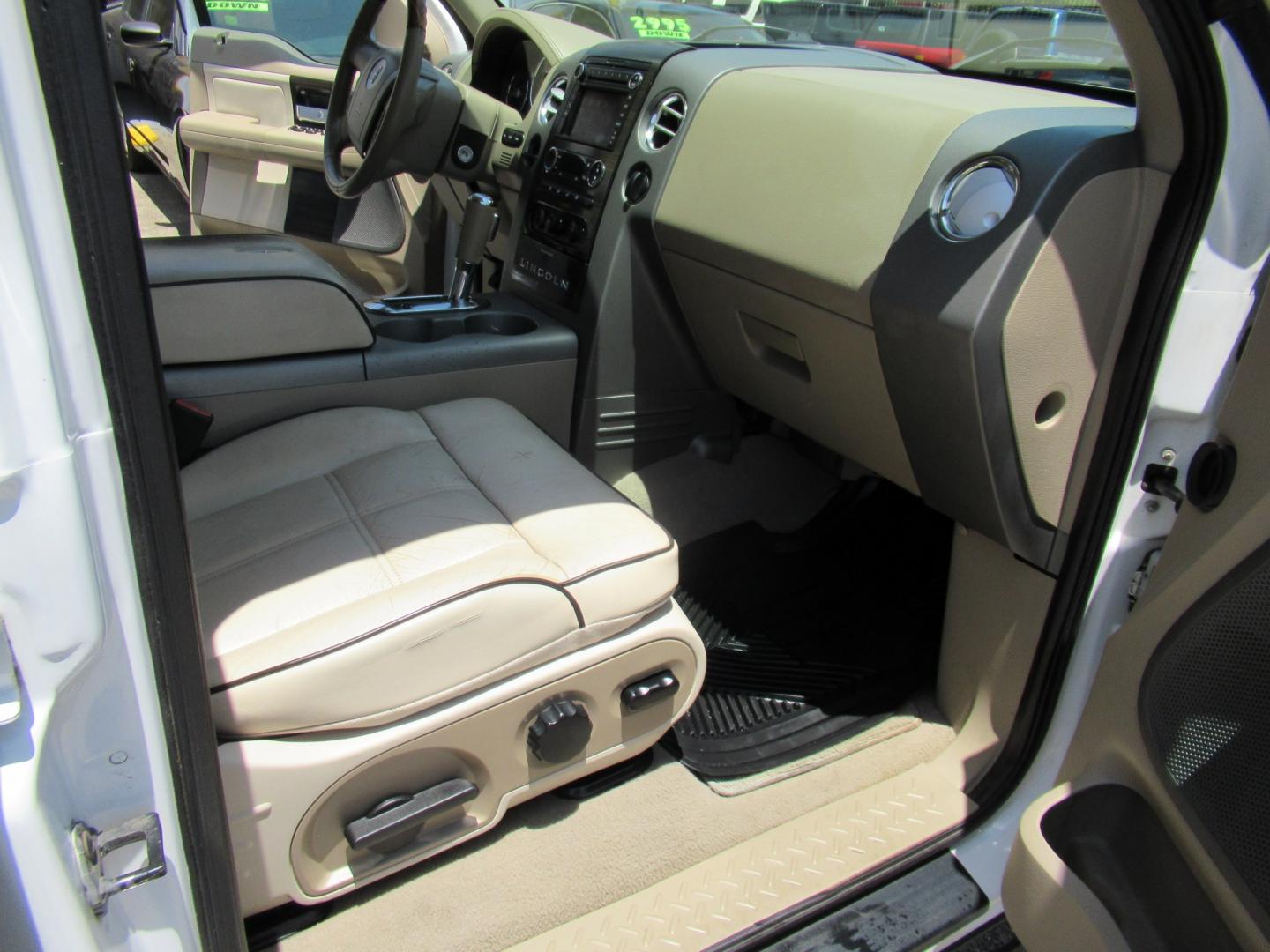 2008 White /Tan Lincoln Mark LT 2WD (5LTPW16518F) with an 5.4L V8 SOHC 24V engine, 4A transmission, located at 1511 North Shepherd Dr., Houston, TX, 77008, (281) 657-1221, 29.798361, -95.412560 - 2008 Lincoln Mark LT 219,705 miles VIN: 5LTPW16518FJ04007 Vehicle Details Crew Pickup 5.4L V8 F SOHC 3V Gasoline Rear wheel drive- Photo#17