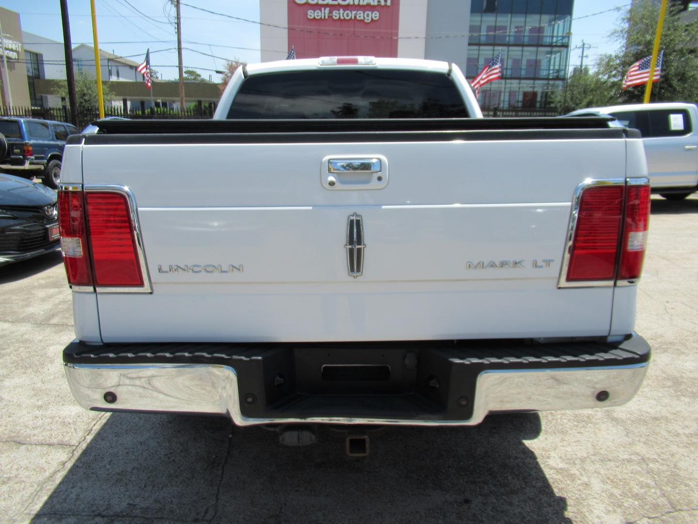 2008 White /Tan Lincoln Mark LT 2WD (5LTPW16518F) with an 5.4L V8 SOHC 24V engine, 4A transmission, located at 1511 North Shepherd Dr., Houston, TX, 77008, (281) 657-1221, 29.798361, -95.412560 - 2008 Lincoln Mark LT 219,705 miles VIN: 5LTPW16518FJ04007 Vehicle Details Crew Pickup 5.4L V8 F SOHC 3V Gasoline Rear wheel drive- Photo#21