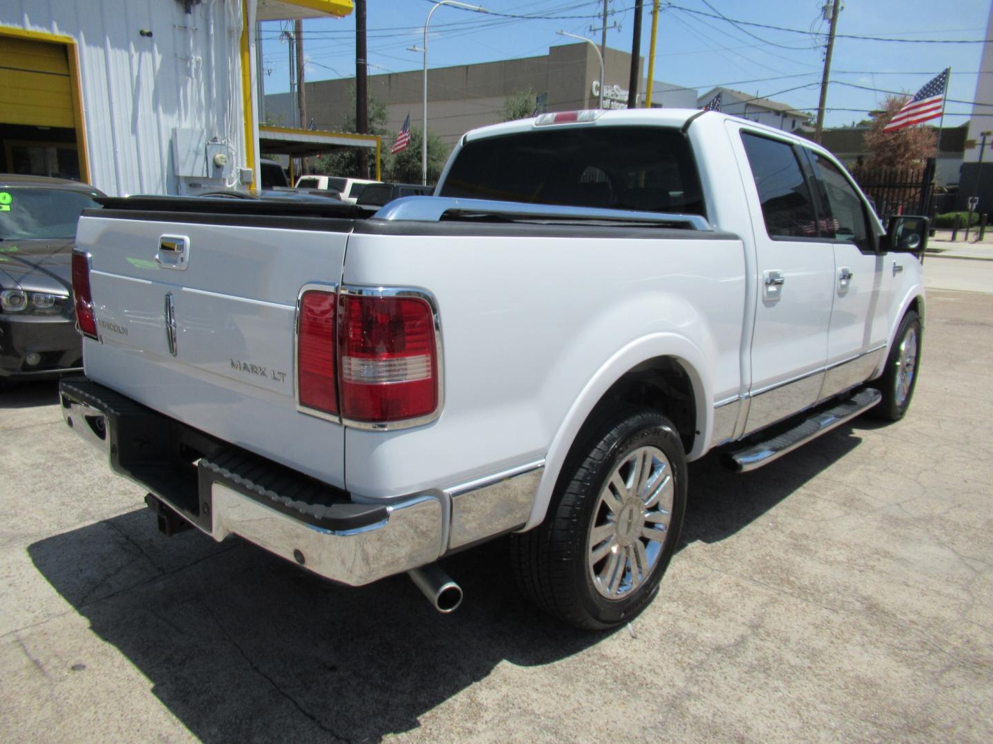2008 White /Tan Lincoln Mark LT 2WD (5LTPW16518F) with an 5.4L V8 SOHC 24V engine, 4A transmission, located at 1511 North Shepherd Dr., Houston, TX, 77008, (281) 657-1221, 29.798361, -95.412560 - 2008 Lincoln Mark LT 219,705 miles VIN: 5LTPW16518FJ04007 Vehicle Details Crew Pickup 5.4L V8 F SOHC 3V Gasoline Rear wheel drive- Photo#22