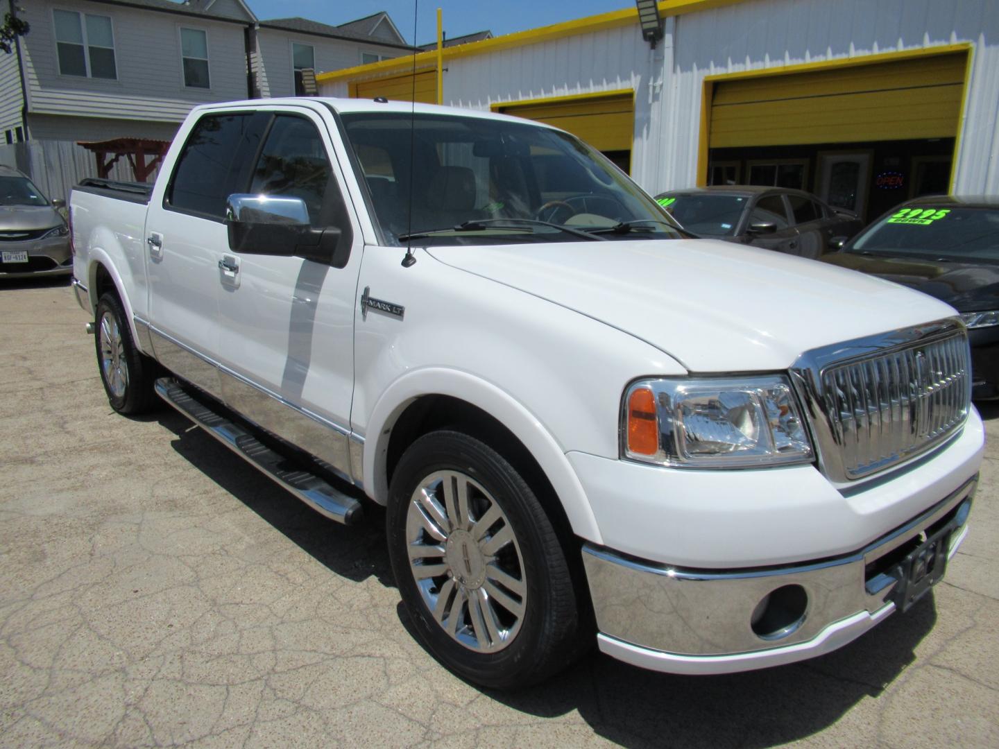 2008 White /Tan Lincoln Mark LT 2WD (5LTPW16518F) with an 5.4L V8 SOHC 24V engine, 4A transmission, located at 1511 North Shepherd Dr., Houston, TX, 77008, (281) 657-1221, 29.798361, -95.412560 - 2008 Lincoln Mark LT 219,705 miles VIN: 5LTPW16518FJ04007 Vehicle Details Crew Pickup 5.4L V8 F SOHC 3V Gasoline Rear wheel drive- Photo#24