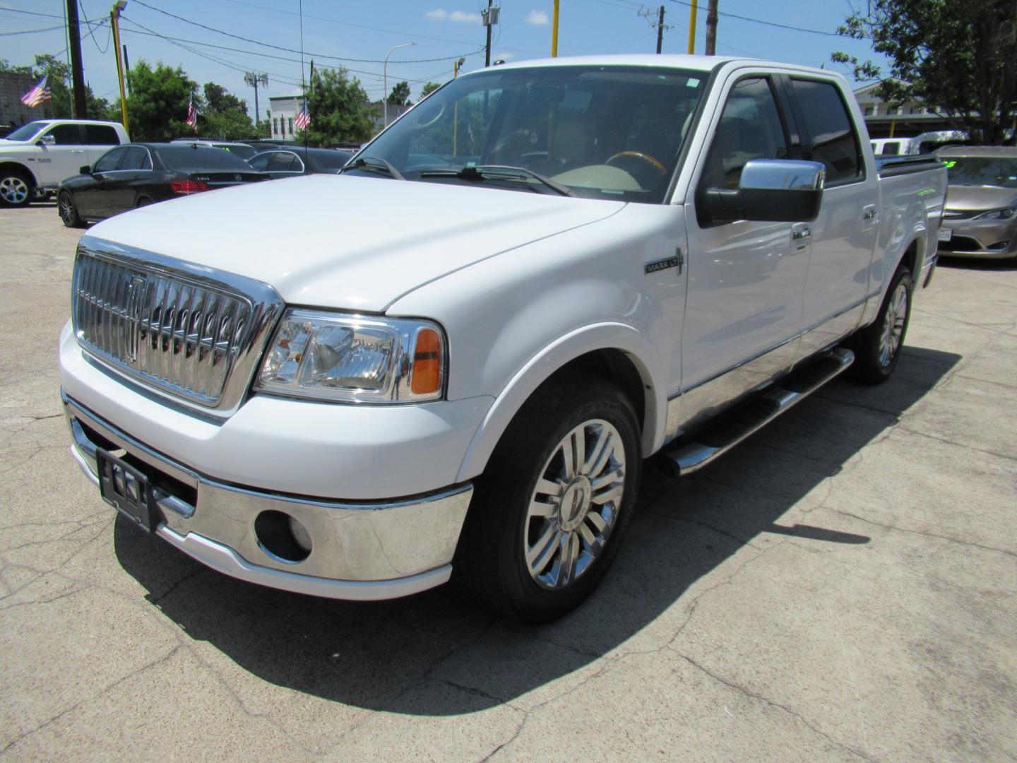 2008 White /Tan Lincoln Mark LT 2WD (5LTPW16518F) with an 5.4L V8 SOHC 24V engine, 4A transmission, located at 1511 North Shepherd Dr., Houston, TX, 77008, (281) 657-1221, 29.798361, -95.412560 - 2008 Lincoln Mark LT 219,705 miles VIN: 5LTPW16518FJ04007 Vehicle Details Crew Pickup 5.4L V8 F SOHC 3V Gasoline Rear wheel drive- Photo#26