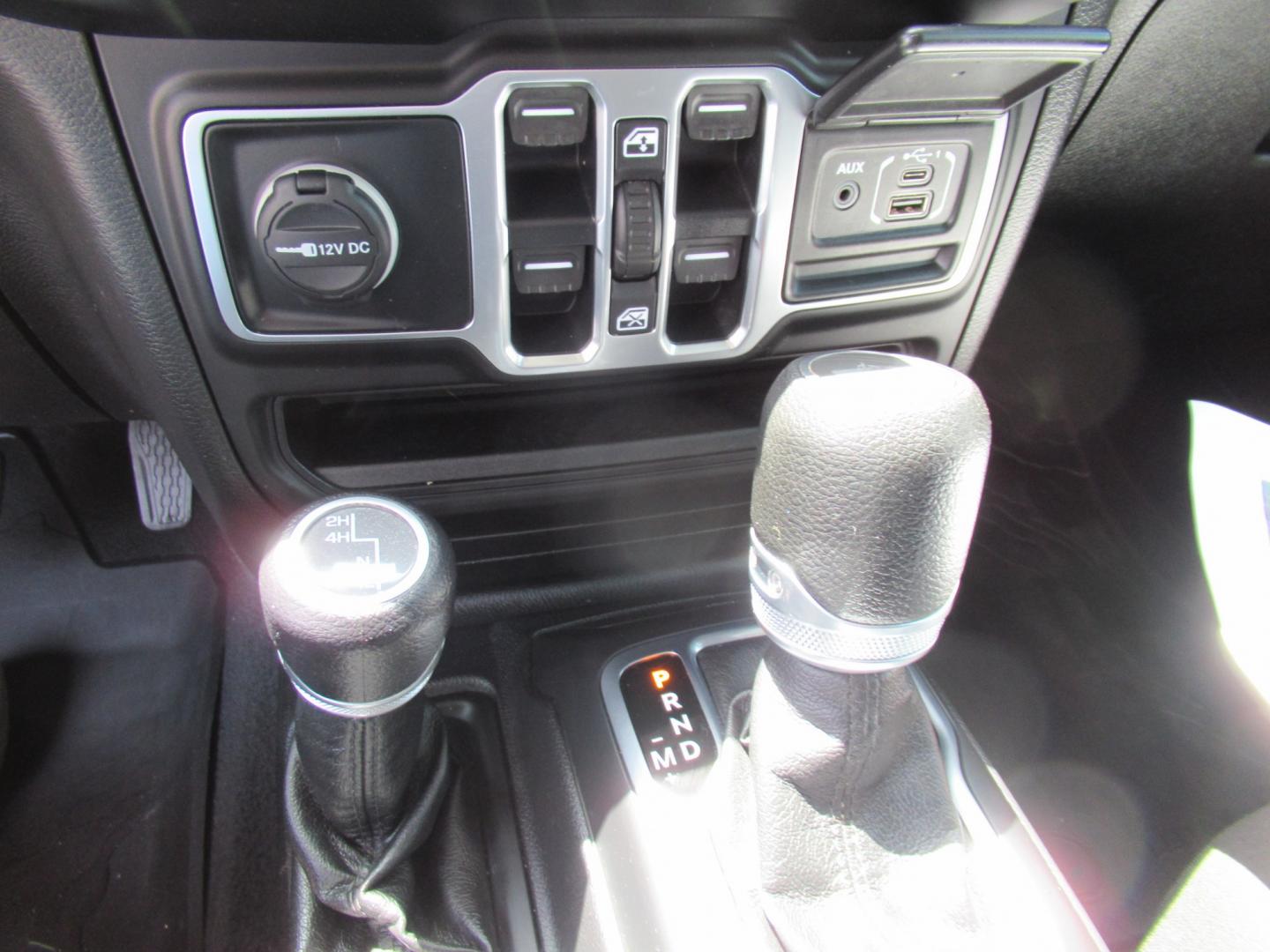 2020 Gray /Black Jeep Wrangler Unlimited Sport (1C4HJXDN7LW) with an 2.0L L4 DOHC 16V TURBO engine, 6A transmission, located at 1511 North Shepherd Dr., Houston, TX, 77008, (281) 657-1221, 29.798361, -95.412560 - 2020 Jeep Wrangler Unlimited Sport S 122,106 miles VIN: 1C4HJXDN7LW282475 Vehicle Details 4 Door Wagon/Sport Utility 2.0L I4 F DOHC 16V Gasoline Rear wheel drive w/ 4X4- Photo#18