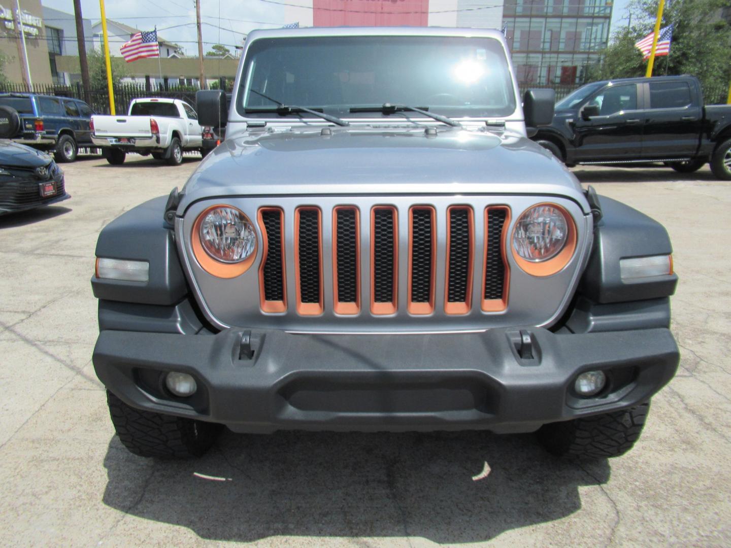 2020 Gray /Black Jeep Wrangler Unlimited Sport (1C4HJXDN7LW) with an 2.0L L4 DOHC 16V TURBO engine, 6A transmission, located at 1511 North Shepherd Dr., Houston, TX, 77008, (281) 657-1221, 29.798361, -95.412560 - 2020 Jeep Wrangler Unlimited Sport S 122,106 miles VIN: 1C4HJXDN7LW282475 Vehicle Details 4 Door Wagon/Sport Utility 2.0L I4 F DOHC 16V Gasoline Rear wheel drive w/ 4X4- Photo#21
