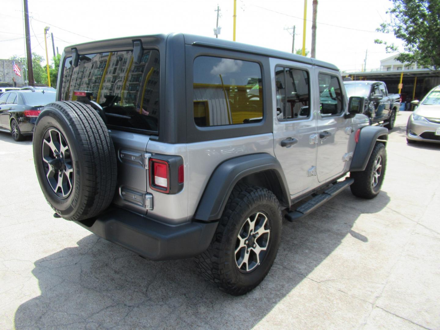 2020 Gray /Black Jeep Wrangler Unlimited Sport (1C4HJXDN7LW) with an 2.0L L4 DOHC 16V TURBO engine, 6A transmission, located at 1511 North Shepherd Dr., Houston, TX, 77008, (281) 657-1221, 29.798361, -95.412560 - 2020 Jeep Wrangler Unlimited Sport S 122,106 miles VIN: 1C4HJXDN7LW282475 Vehicle Details 4 Door Wagon/Sport Utility 2.0L I4 F DOHC 16V Gasoline Rear wheel drive w/ 4X4- Photo#24