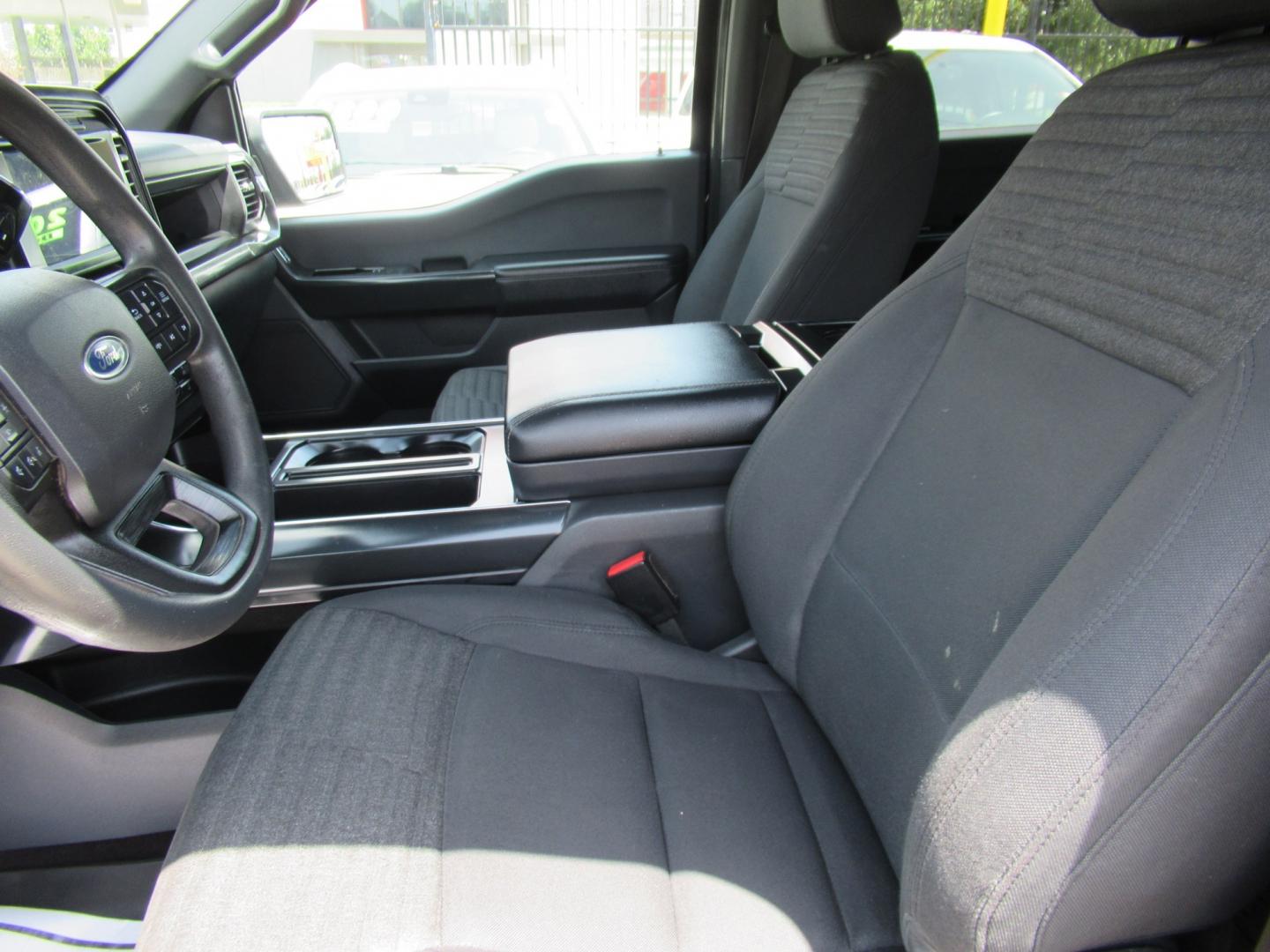 2022 Black /Black Ford F-150 XLT SuperCrew 6.5-ft. Bed 4WD (1FTEW1EP9NF) with an 2.7L V6 DOHC 24V engine, 6A transmission, located at 1511 North Shepherd Dr., Houston, TX, 77008, (281) 657-1221, 29.798361, -95.412560 - 2022 Ford F-150 XL 143,249 miles VIN: 1FTEW1EP9NFA10613 Vehicle Details Crew Pickup 2.7L V6 F DOHC 24V Gasoline Rear wheel drive w/ 4X4- Photo#1