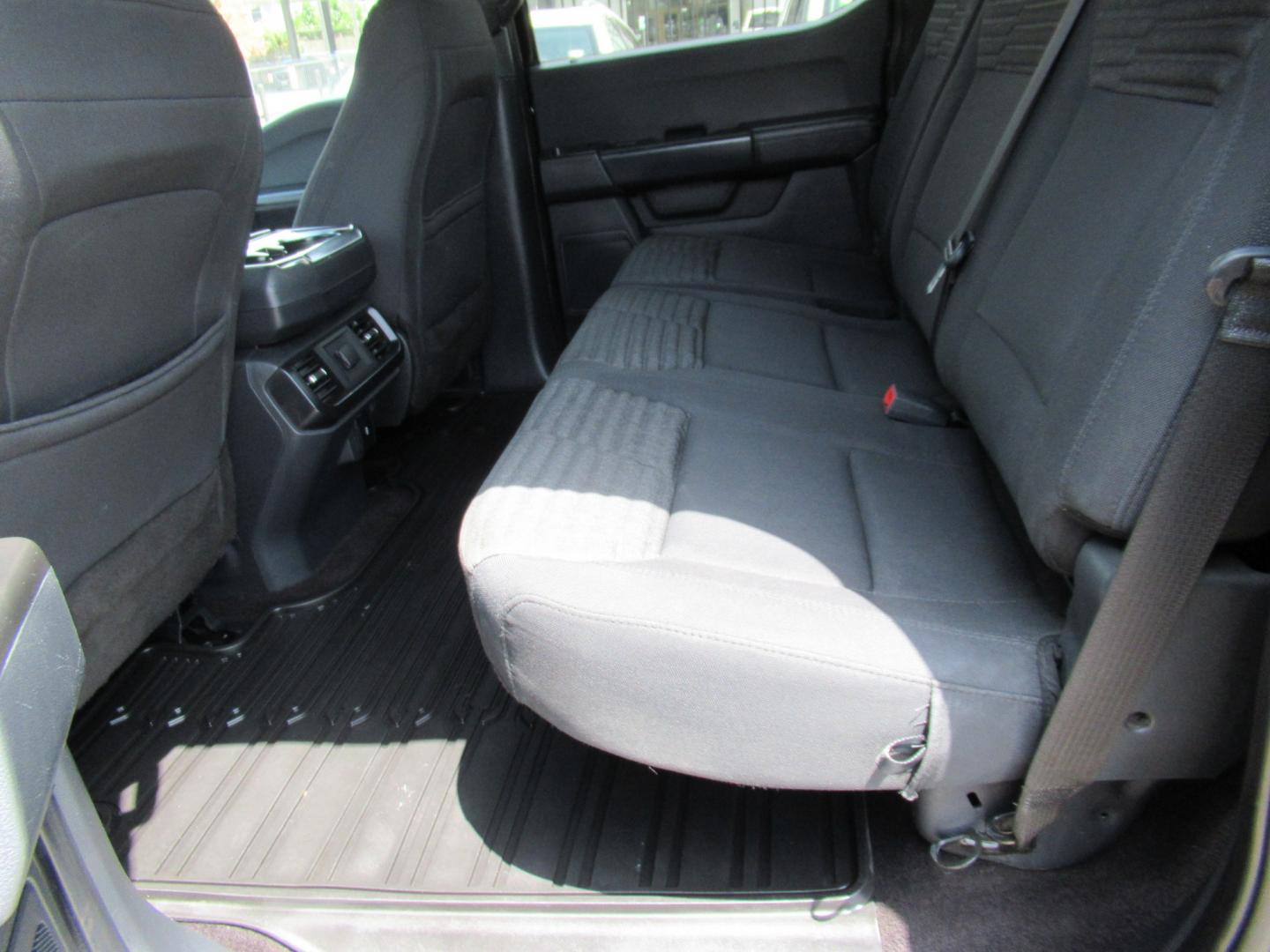 2022 Black /Black Ford F-150 XLT SuperCrew 6.5-ft. Bed 4WD (1FTEW1EP9NF) with an 2.7L V6 DOHC 24V engine, 6A transmission, located at 1511 North Shepherd Dr., Houston, TX, 77008, (281) 657-1221, 29.798361, -95.412560 - 2022 Ford F-150 XL 143,249 miles VIN: 1FTEW1EP9NFA10613 Vehicle Details Crew Pickup 2.7L V6 F DOHC 24V Gasoline Rear wheel drive w/ 4X4- Photo#5