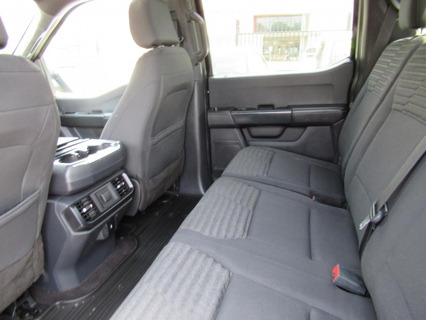 2022 Black /Black Ford F-150 XLT SuperCrew 6.5-ft. Bed 4WD (1FTEW1EP9NF) with an 2.7L V6 DOHC 24V engine, 6A transmission, located at 1511 North Shepherd Dr., Houston, TX, 77008, (281) 657-1221, 29.798361, -95.412560 - 2022 Ford F-150 XL 143,249 miles VIN: 1FTEW1EP9NFA10613 Vehicle Details Crew Pickup 2.7L V6 F DOHC 24V Gasoline Rear wheel drive w/ 4X4- Photo#6
