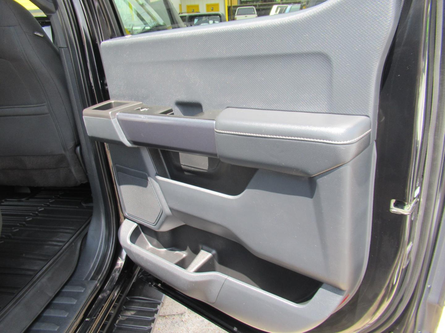 2022 Black /Black Ford F-150 XLT SuperCrew 6.5-ft. Bed 4WD (1FTEW1EP9NF) with an 2.7L V6 DOHC 24V engine, 6A transmission, located at 1511 North Shepherd Dr., Houston, TX, 77008, (281) 657-1221, 29.798361, -95.412560 - 2022 Ford F-150 XL 143,249 miles VIN: 1FTEW1EP9NFA10613 Vehicle Details Crew Pickup 2.7L V6 F DOHC 24V Gasoline Rear wheel drive w/ 4X4- Photo#14