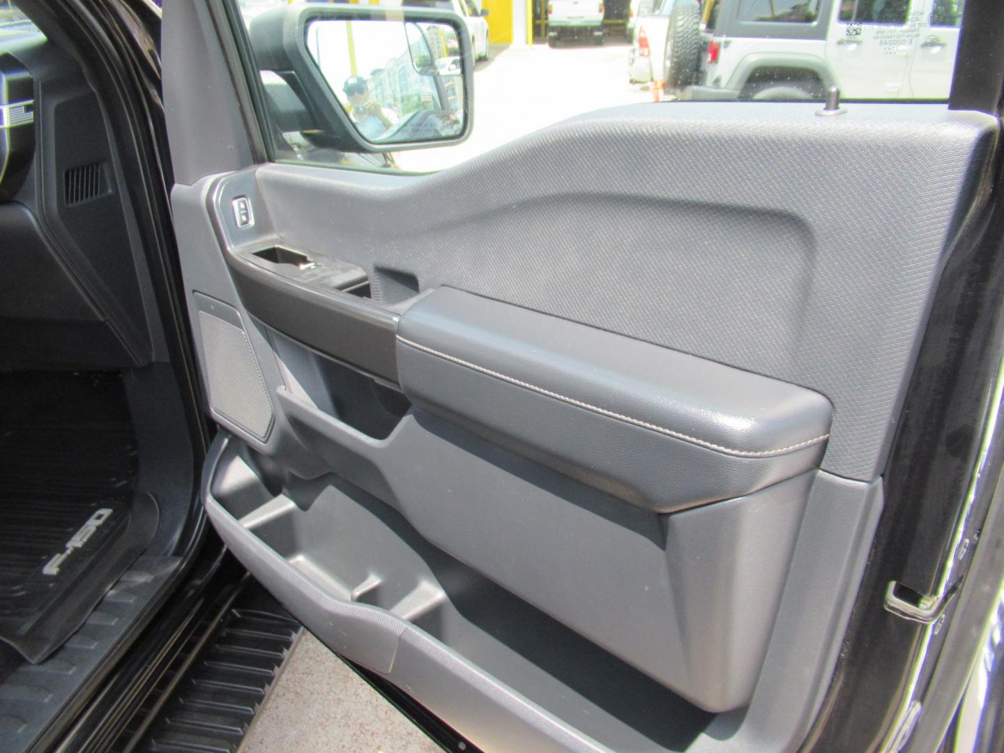 2022 Black /Black Ford F-150 XLT SuperCrew 6.5-ft. Bed 4WD (1FTEW1EP9NF) with an 2.7L V6 DOHC 24V engine, 6A transmission, located at 1511 North Shepherd Dr., Houston, TX, 77008, (281) 657-1221, 29.798361, -95.412560 - 2022 Ford F-150 XL 143,249 miles VIN: 1FTEW1EP9NFA10613 Vehicle Details Crew Pickup 2.7L V6 F DOHC 24V Gasoline Rear wheel drive w/ 4X4- Photo#15