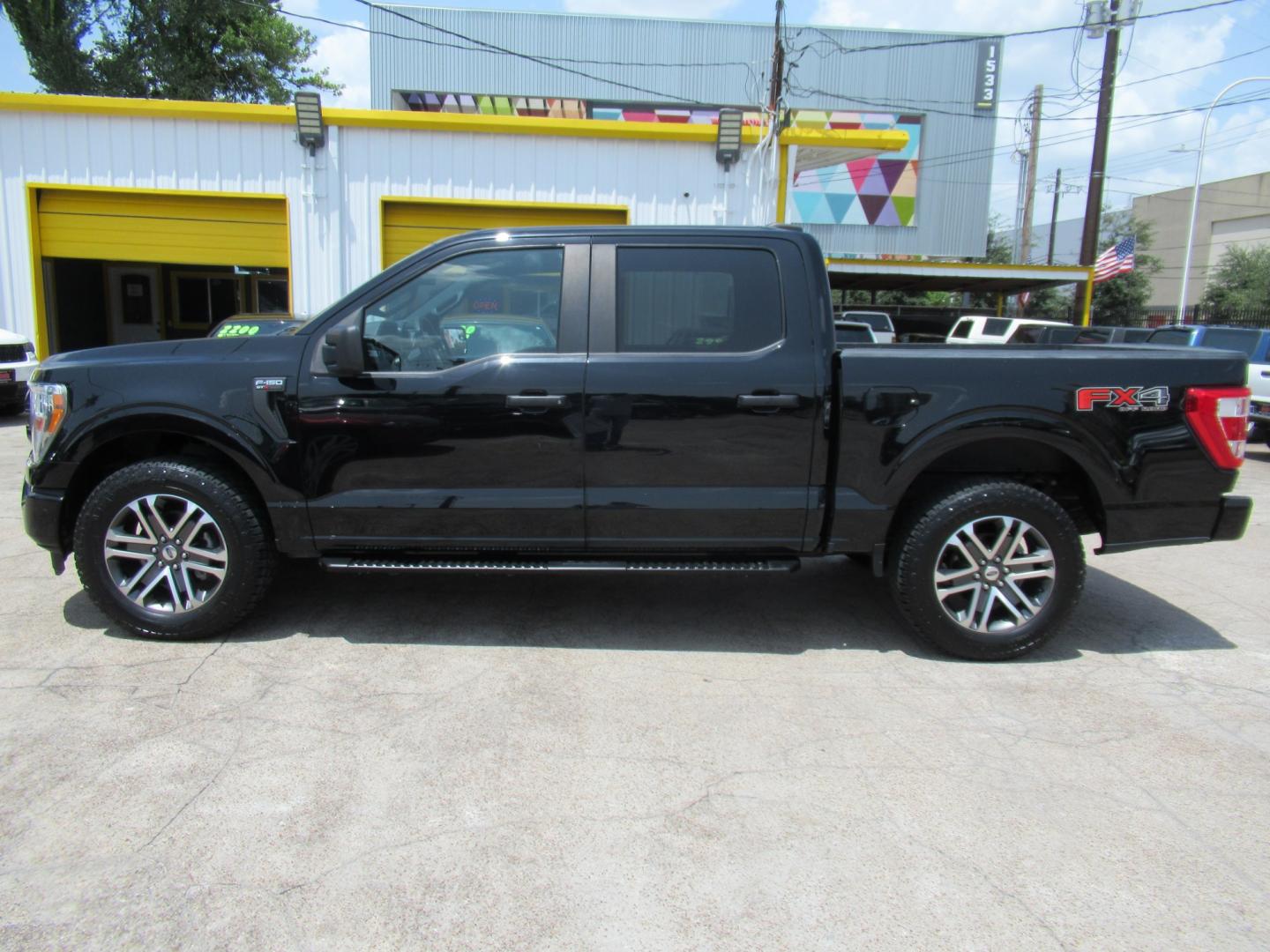 2022 Black /Black Ford F-150 XLT SuperCrew 6.5-ft. Bed 4WD (1FTEW1EP9NF) with an 2.7L V6 DOHC 24V engine, 6A transmission, located at 1511 North Shepherd Dr., Houston, TX, 77008, (281) 657-1221, 29.798361, -95.412560 - 2022 Ford F-150 XL 143,249 miles VIN: 1FTEW1EP9NFA10613 Vehicle Details Crew Pickup 2.7L V6 F DOHC 24V Gasoline Rear wheel drive w/ 4X4- Photo#17