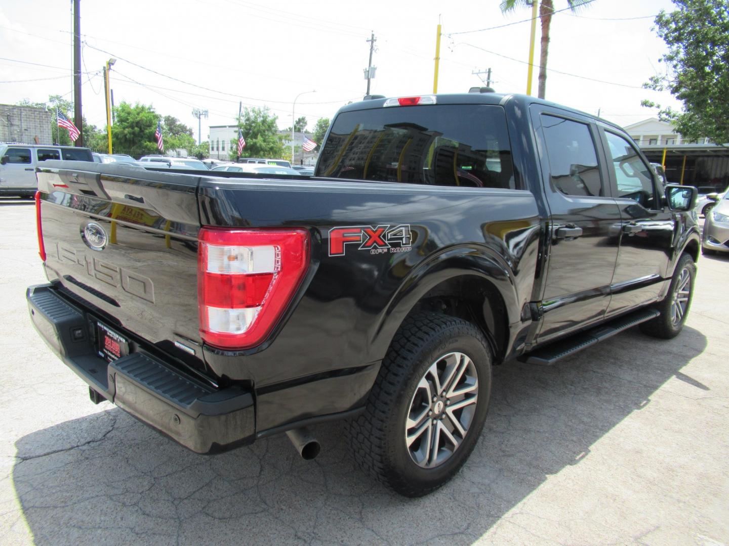 2022 Black /Black Ford F-150 XLT SuperCrew 6.5-ft. Bed 4WD (1FTEW1EP9NF) with an 2.7L V6 DOHC 24V engine, 6A transmission, located at 1511 North Shepherd Dr., Houston, TX, 77008, (281) 657-1221, 29.798361, -95.412560 - 2022 Ford F-150 XL 143,249 miles VIN: 1FTEW1EP9NFA10613 Vehicle Details Crew Pickup 2.7L V6 F DOHC 24V Gasoline Rear wheel drive w/ 4X4- Photo#22