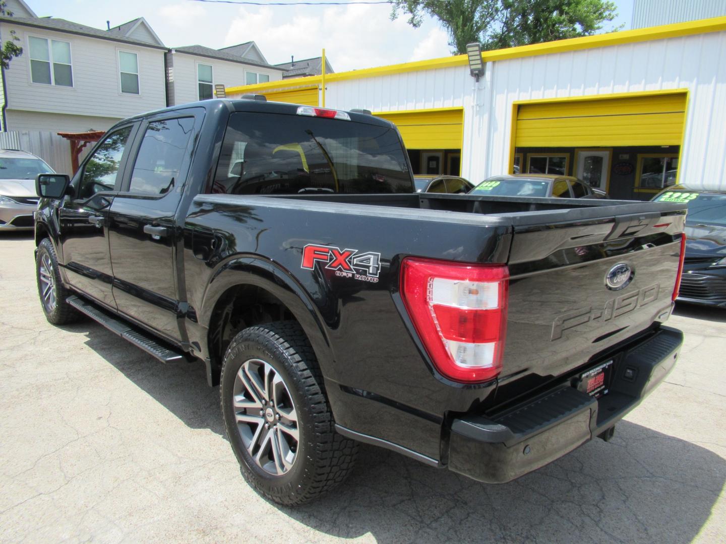 2022 Black /Black Ford F-150 XLT SuperCrew 6.5-ft. Bed 4WD (1FTEW1EP9NF) with an 2.7L V6 DOHC 24V engine, 6A transmission, located at 1511 North Shepherd Dr., Houston, TX, 77008, (281) 657-1221, 29.798361, -95.412560 - 2022 Ford F-150 XL 143,249 miles VIN: 1FTEW1EP9NFA10613 Vehicle Details Crew Pickup 2.7L V6 F DOHC 24V Gasoline Rear wheel drive w/ 4X4- Photo#24
