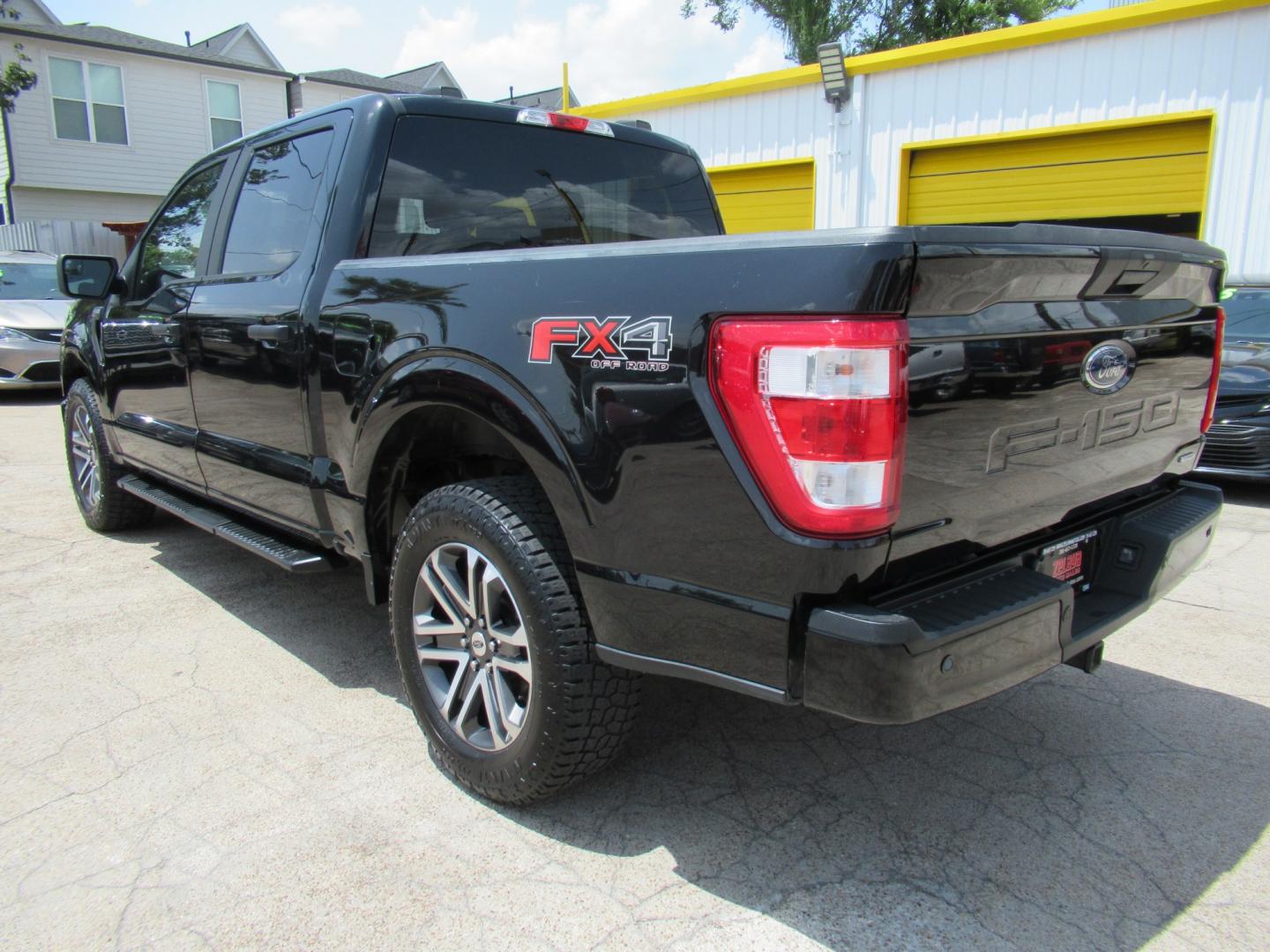 2022 Black /Black Ford F-150 XLT SuperCrew 6.5-ft. Bed 4WD (1FTEW1EP9NF) with an 2.7L V6 DOHC 24V engine, 6A transmission, located at 1511 North Shepherd Dr., Houston, TX, 77008, (281) 657-1221, 29.798361, -95.412560 - 2022 Ford F-150 XL 143,249 miles VIN: 1FTEW1EP9NFA10613 Vehicle Details Crew Pickup 2.7L V6 F DOHC 24V Gasoline Rear wheel drive w/ 4X4- Photo#25