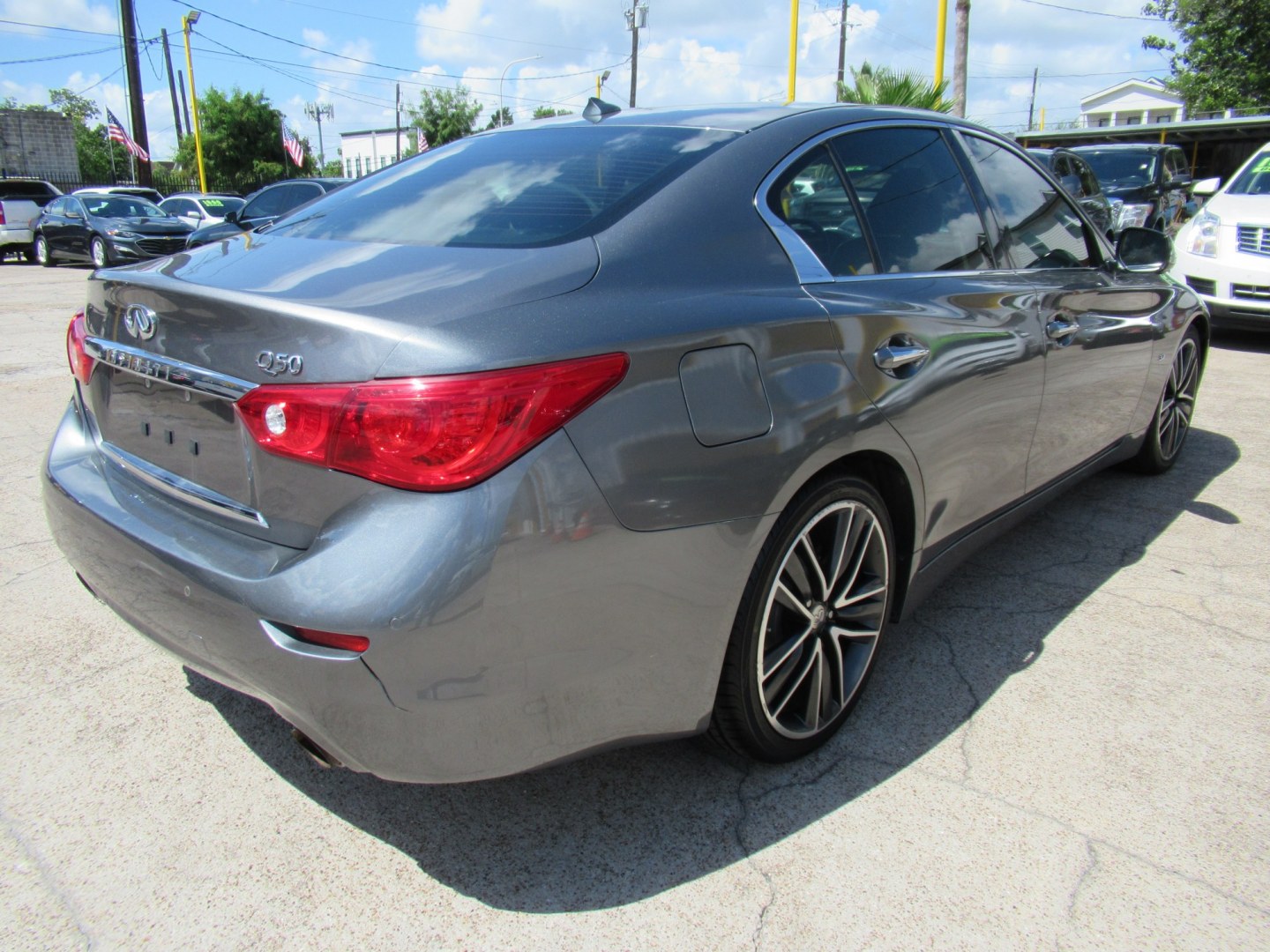 2015 Gray /Black Infiniti Q50 Premium (JN1BV7AP1FM) with an 3.7L V6 DOHC 24V HYBRID engine, 7A transmission, located at 1511 North Shepherd Dr., Houston, TX, 77008, (281) 657-1221, 29.798361, -95.412560 - 2015 Infiniti Q50 Premium 141,122 miles VIN: JN1BV7AP1FM346822 Vehicle Details Sedan 4 DR 3.7L V6 F DOHC 24V Gasoline Rear wheel drive- Photo#20