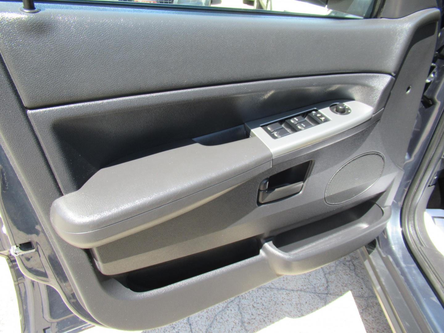 2008 BLUE /Gray Jeep Grand Cherokee Laredo 4WD (1J8GR48K38C) with an 3.7L V6 SOHC 12V engine, 5A OD transmission, located at 1511 North Shepherd Dr., Houston, TX, 77008, (281) 657-1221, 29.798361, -95.412560 - 2008 Jeep Grand Cherokee Laredo 156,835 miles VIN: 1J8GR48K38C184001 Vehicle Details 4 Door Wagon/Sport Utility 3.7L V6 F Gasoline Rear wheel drive w/ 4X4- Photo#3