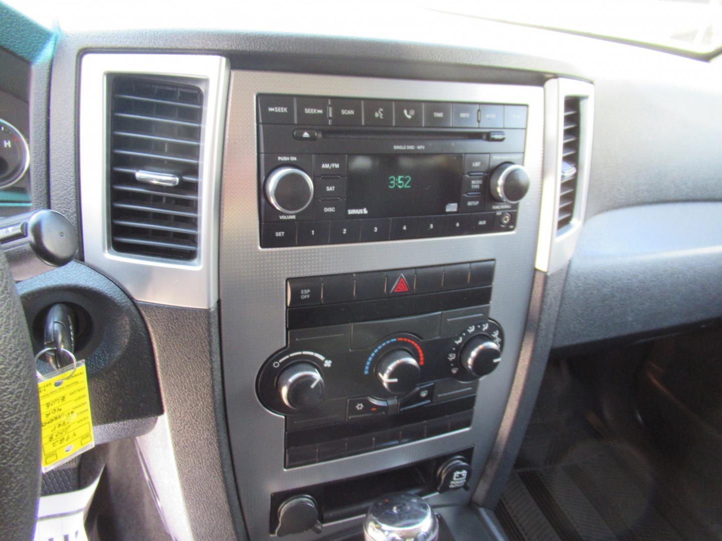 2008 BLUE /Gray Jeep Grand Cherokee Laredo 4WD (1J8GR48K38C) with an 3.7L V6 SOHC 12V engine, 5A OD transmission, located at 1511 North Shepherd Dr., Houston, TX, 77008, (281) 657-1221, 29.798361, -95.412560 - 2008 Jeep Grand Cherokee Laredo 156,835 miles VIN: 1J8GR48K38C184001 Vehicle Details 4 Door Wagon/Sport Utility 3.7L V6 F Gasoline Rear wheel drive w/ 4X4- Photo#5