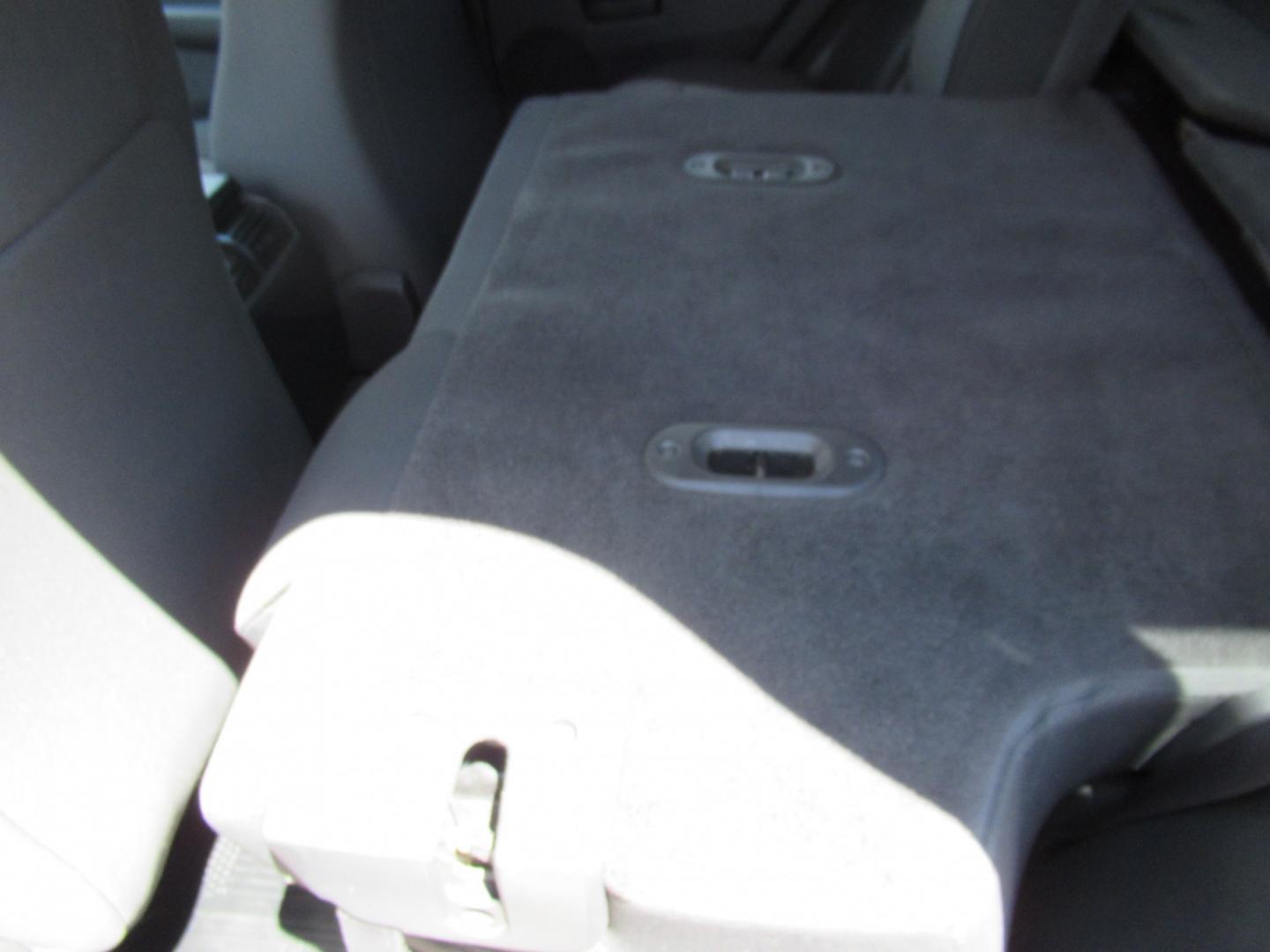 2008 BLUE /Gray Jeep Grand Cherokee Laredo 4WD (1J8GR48K38C) with an 3.7L V6 SOHC 12V engine, 5A OD transmission, located at 1511 North Shepherd Dr., Houston, TX, 77008, (281) 657-1221, 29.798361, -95.412560 - 2008 Jeep Grand Cherokee Laredo 156,835 miles VIN: 1J8GR48K38C184001 Vehicle Details 4 Door Wagon/Sport Utility 3.7L V6 F Gasoline Rear wheel drive w/ 4X4- Photo#8