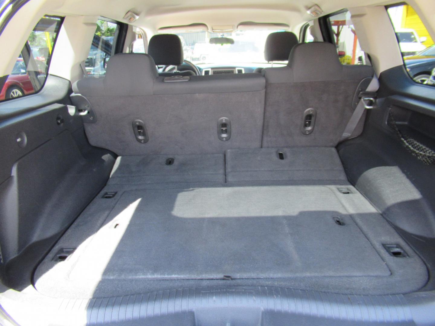 2008 BLUE /Gray Jeep Grand Cherokee Laredo 4WD (1J8GR48K38C) with an 3.7L V6 SOHC 12V engine, 5A OD transmission, located at 1511 North Shepherd Dr., Houston, TX, 77008, (281) 657-1221, 29.798361, -95.412560 - 2008 Jeep Grand Cherokee Laredo 156,835 miles VIN: 1J8GR48K38C184001 Vehicle Details 4 Door Wagon/Sport Utility 3.7L V6 F Gasoline Rear wheel drive w/ 4X4- Photo#11