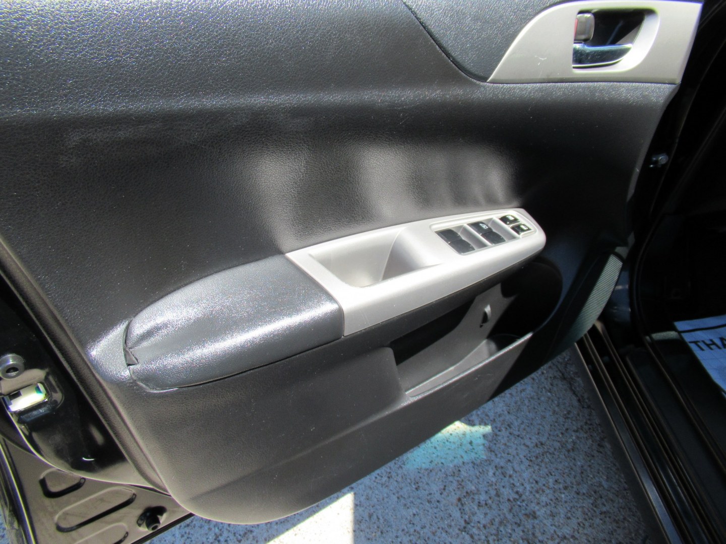 2010 Gray /Black Subaru Impreza Outback Sport (JF1GH6D67AG) with an 2.5L H4 SOHC 16V engine, 5M transmission, located at 1511 North Shepherd Dr., Houston, TX, 77008, (281) 657-1221, 29.798361, -95.412560 - 2010 Subaru Impreza Outback Sport 168,276 miles VIN: JF1GH6D67AG804710 Vehicle Details Wagon 4 DR 2.5L H4 F SOHC 16V Gasoline All wheel drive- Photo#6