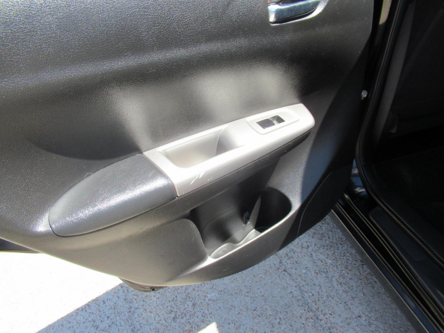 2010 Gray /Black Subaru Impreza Outback Sport (JF1GH6D67AG) with an 2.5L H4 SOHC 16V engine, 5M transmission, located at 1511 North Shepherd Dr., Houston, TX, 77008, (281) 657-1221, 29.798361, -95.412560 - 2010 Subaru Impreza Outback Sport 168,276 miles VIN: JF1GH6D67AG804710 Vehicle Details Wagon 4 DR 2.5L H4 F SOHC 16V Gasoline All wheel drive- Photo#9