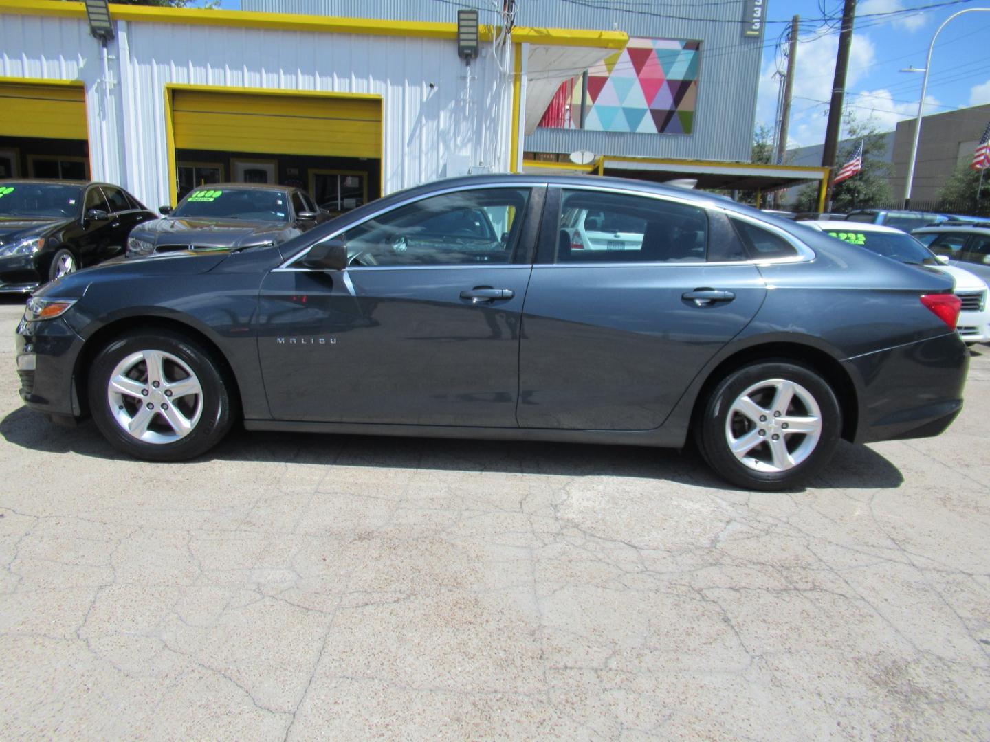 2020 Gray /Black Chevrolet Malibu LS (1G1ZB5ST6LF) with an 1.5L L4 DOHC 16V engine, 6A transmission, located at 1511 North Shepherd Dr., Houston, TX, 77008, (281) 657-1221, 29.798361, -95.412560 - 2020 Chevrolet Malibu LS 140,845 miles VIN: 1G1ZB5ST6LF143034 Vehicle Details Sedan 4 DR 1.5L I4 F DOHC 16V Gasoline Front wheel drive- Photo#0