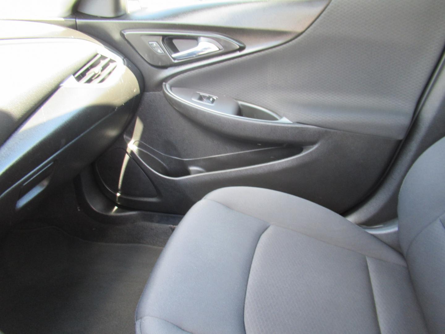 2020 Gray /Black Chevrolet Malibu LS (1G1ZB5ST6LF) with an 1.5L L4 DOHC 16V engine, 6A transmission, located at 1511 North Shepherd Dr., Houston, TX, 77008, (281) 657-1221, 29.798361, -95.412560 - 2020 Chevrolet Malibu LS 140,845 miles VIN: 1G1ZB5ST6LF143034 Vehicle Details Sedan 4 DR 1.5L I4 F DOHC 16V Gasoline Front wheel drive- Photo#7
