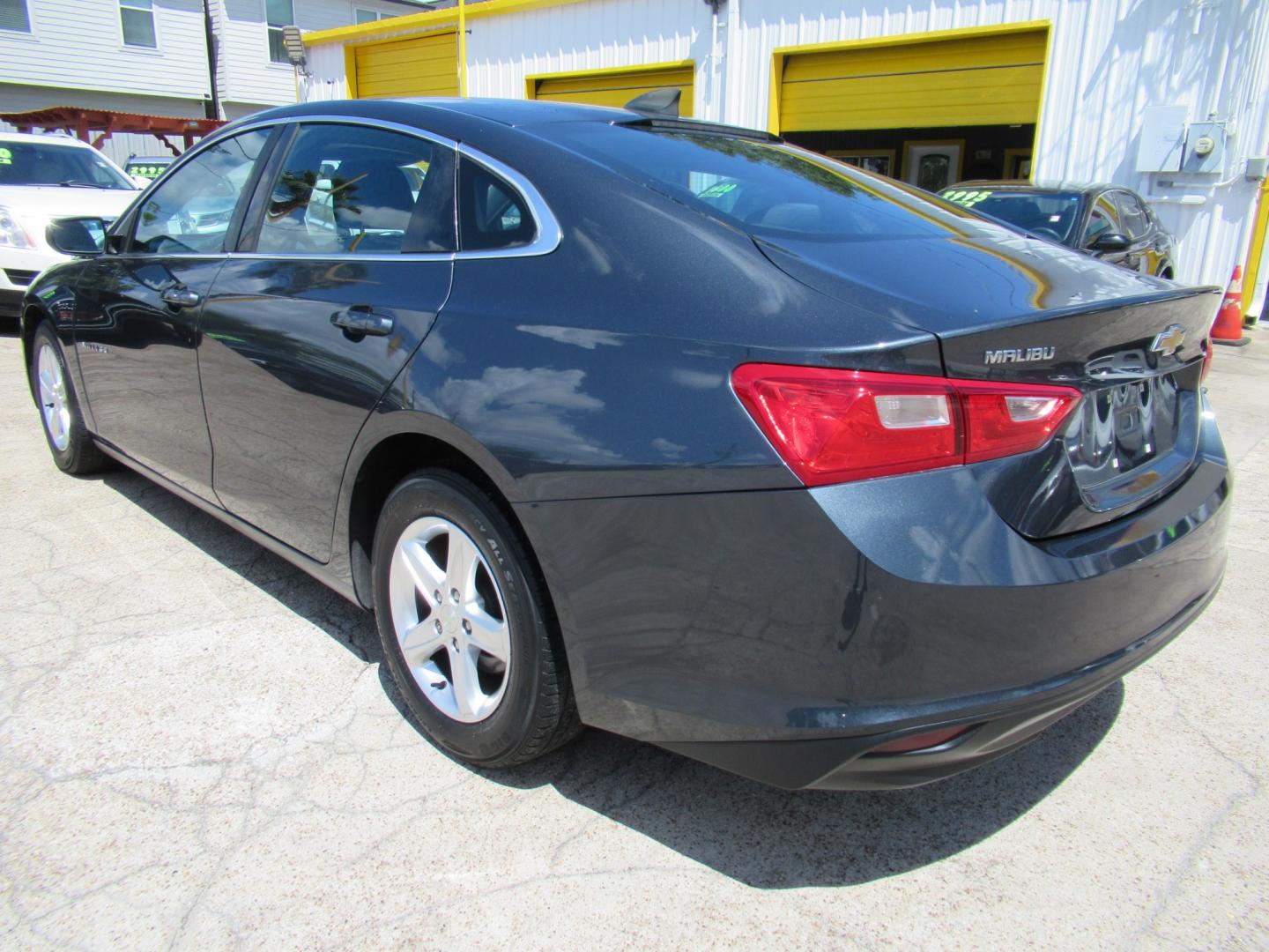 2020 Gray /Black Chevrolet Malibu LS (1G1ZB5ST6LF) with an 1.5L L4 DOHC 16V engine, 6A transmission, located at 1511 North Shepherd Dr., Houston, TX, 77008, (281) 657-1221, 29.798361, -95.412560 - 2020 Chevrolet Malibu LS 140,845 miles VIN: 1G1ZB5ST6LF143034 Vehicle Details Sedan 4 DR 1.5L I4 F DOHC 16V Gasoline Front wheel drive- Photo#17