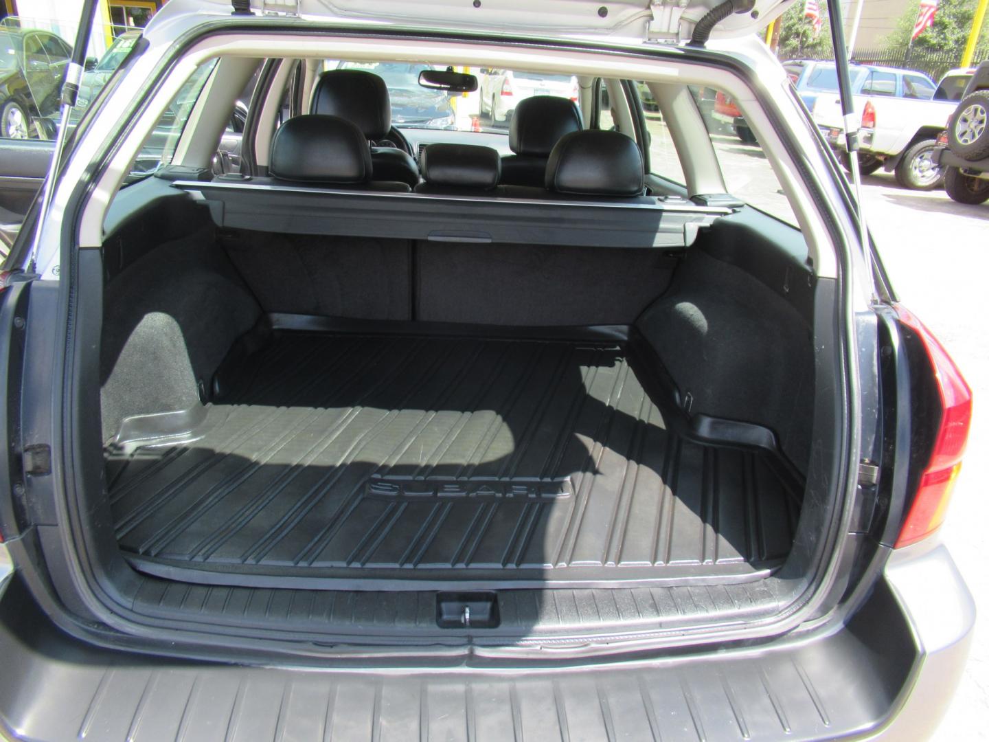2006 Silver /Black Subaru Outback 2.5i Limited Wagon (4S4BP62C166) with an 2.5L H4 SOHC 16V engine, 4A OD transmission, located at 1511 North Shepherd Dr., Houston, TX, 77008, (281) 657-1221, 29.798361, -95.412560 - 2006 Subaru Outback 2.5I Limited 218,975 miles VIN: 4S4BP62C166358076 Vehicle Details Wagon 4 DR 2.5L H4 F SOHC 16V Gasoline All wheel drive- Photo#16