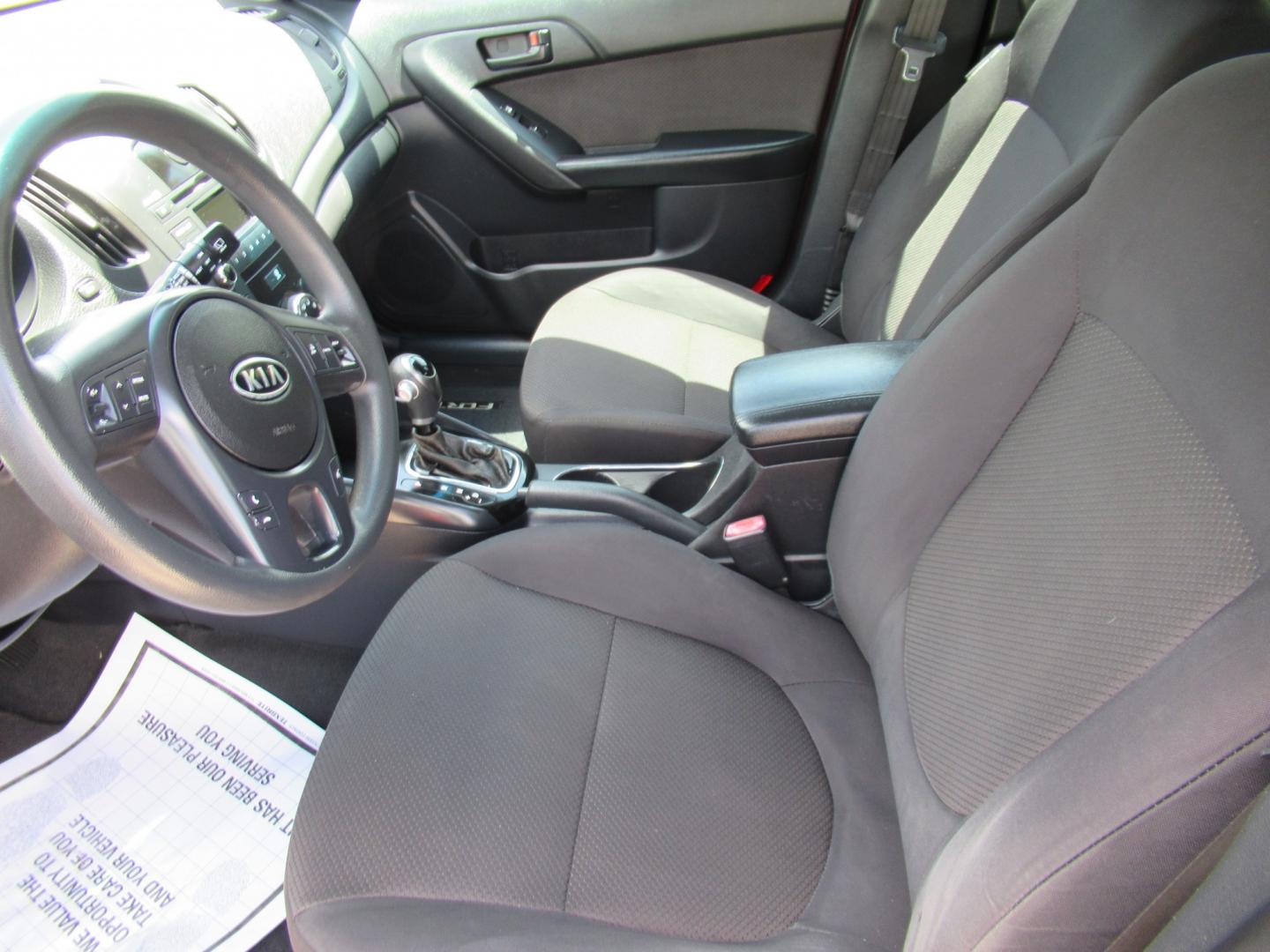 2011 Red /Black Kia Forte 5-Door EX (KNAFU5A24B5) with an 2.0L L4 DOHC 16V engine, Automatic transmission, located at 1511 North Shepherd Dr., Houston, TX, 77008, (281) 657-1221, 29.798361, -95.412560 - 2011 Kia Forte5 EX 135,659 miles VIN: KNAFU5A24B5320128 Vehicle Details Hatchback 4 DR 2.0L I4 F DOHC 16V Gasoline Front wheel drive- Photo#9
