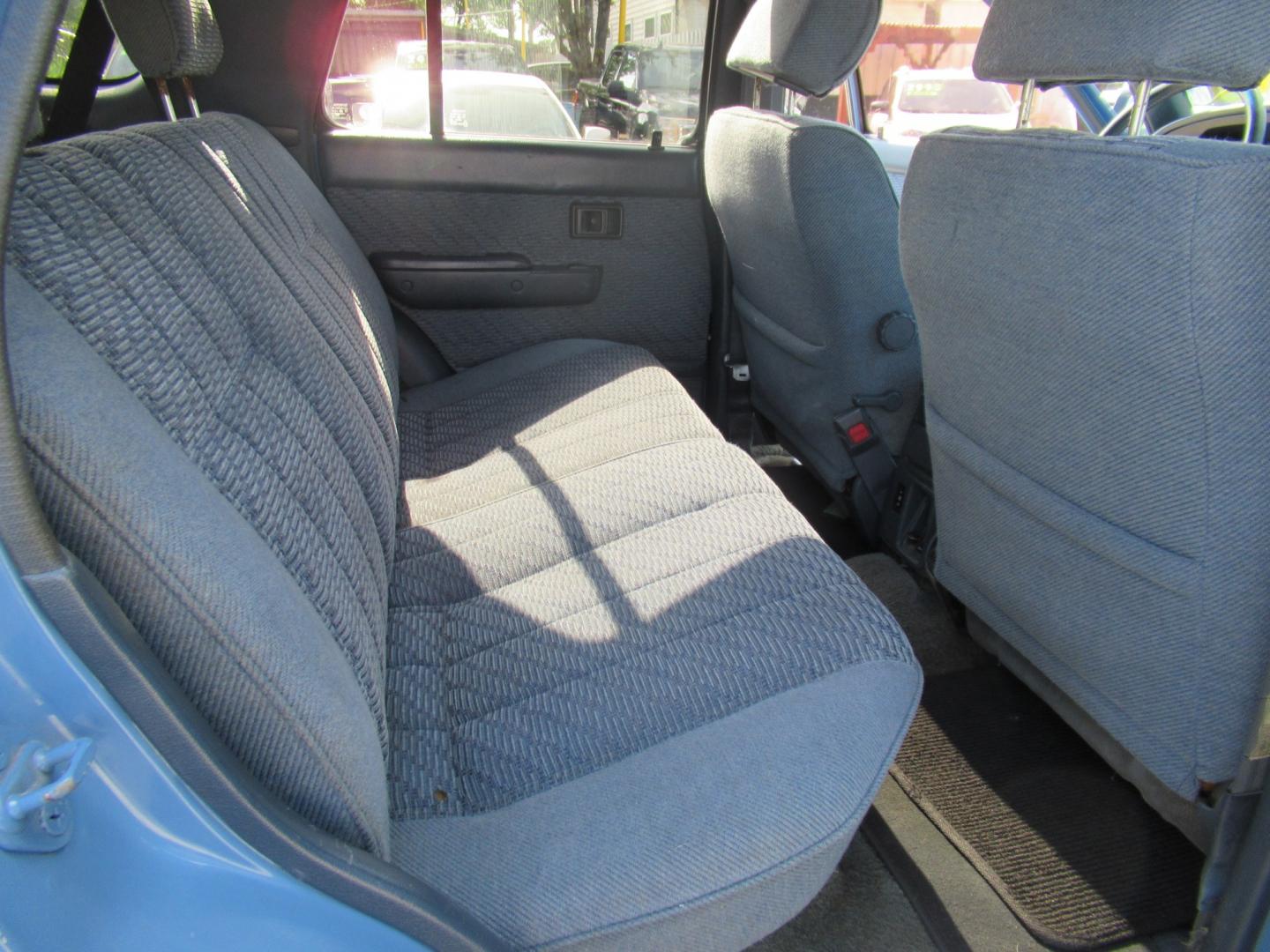 1994 BLUE /Gray Toyota 4Runner SR5 V6 4WD (JT3VN39W7R0) with an 3.0L V6 OHV 12V engine, located at 1511 North Shepherd Dr., Houston, TX, 77008, (281) 657-1221, 29.798361, -95.412560 - 1994 Toyota 4Runner SR5 V6 179,016 miles VIN: JT3VN39W7R0166274 Vehicle Details 4 Door Wagon/Sport Utility 3.0L V6 F Gasoline Rear wheel drive w/ 4X4- Photo#6
