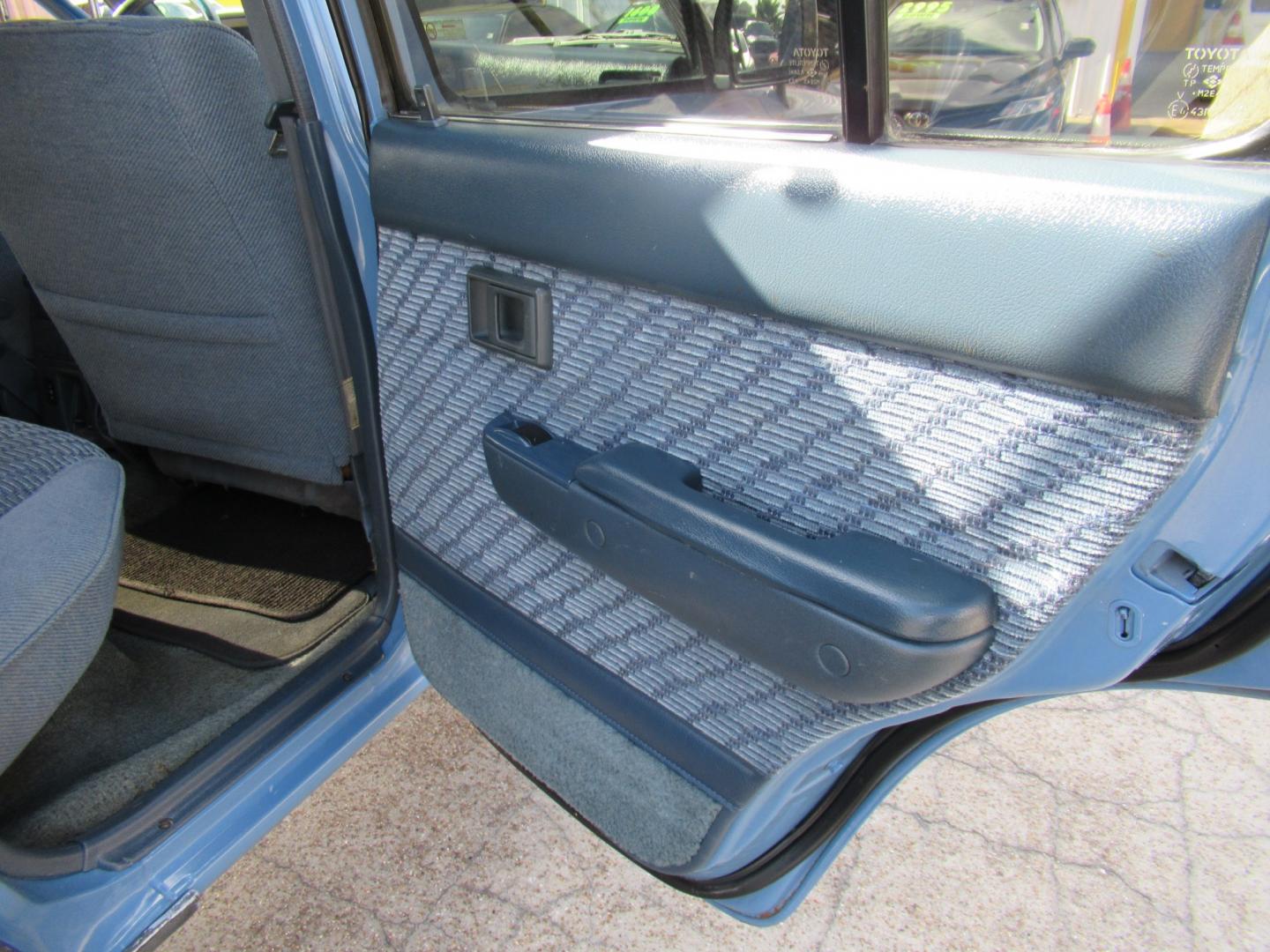 1994 BLUE /Gray Toyota 4Runner SR5 V6 4WD (JT3VN39W7R0) with an 3.0L V6 OHV 12V engine, located at 1511 North Shepherd Dr., Houston, TX, 77008, (281) 657-1221, 29.798361, -95.412560 - 1994 Toyota 4Runner SR5 V6 179,016 miles VIN: JT3VN39W7R0166274 Vehicle Details 4 Door Wagon/Sport Utility 3.0L V6 F Gasoline Rear wheel drive w/ 4X4- Photo#7