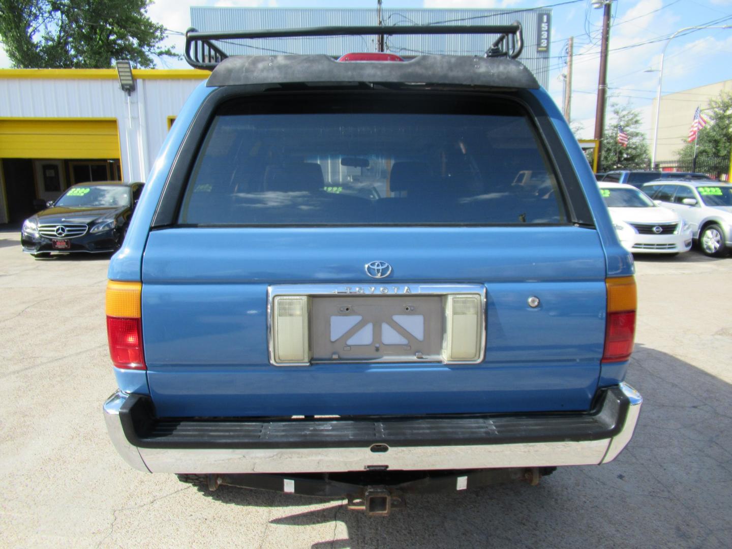 1994 BLUE /Gray Toyota 4Runner SR5 V6 4WD (JT3VN39W7R0) with an 3.0L V6 OHV 12V engine, located at 1511 North Shepherd Dr., Houston, TX, 77008, (281) 657-1221, 29.798361, -95.412560 - 1994 Toyota 4Runner SR5 V6 179,016 miles VIN: JT3VN39W7R0166274 Vehicle Details 4 Door Wagon/Sport Utility 3.0L V6 F Gasoline Rear wheel drive w/ 4X4- Photo#17